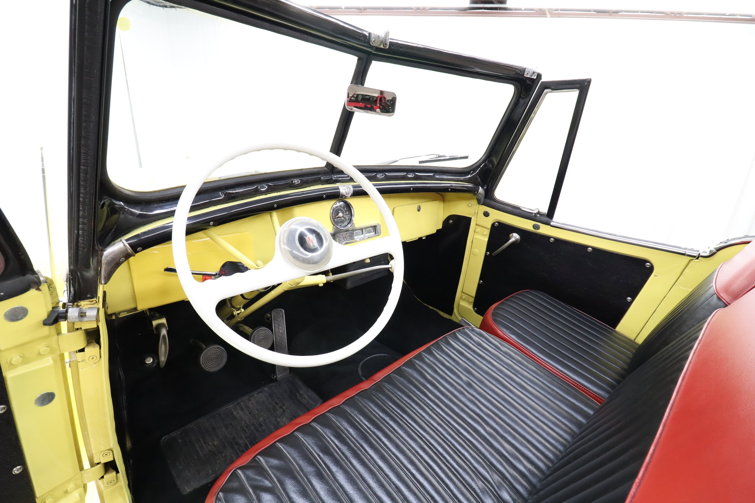 1950 Willys Jeepster 16