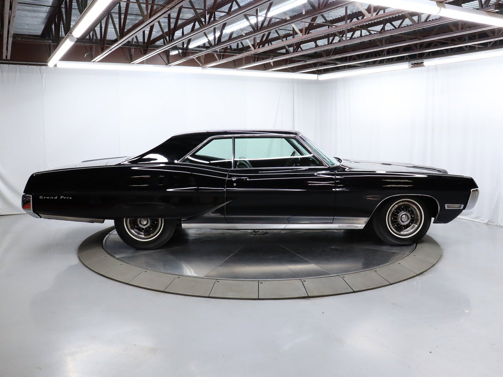 1967 Pontiac Grand Prix 18