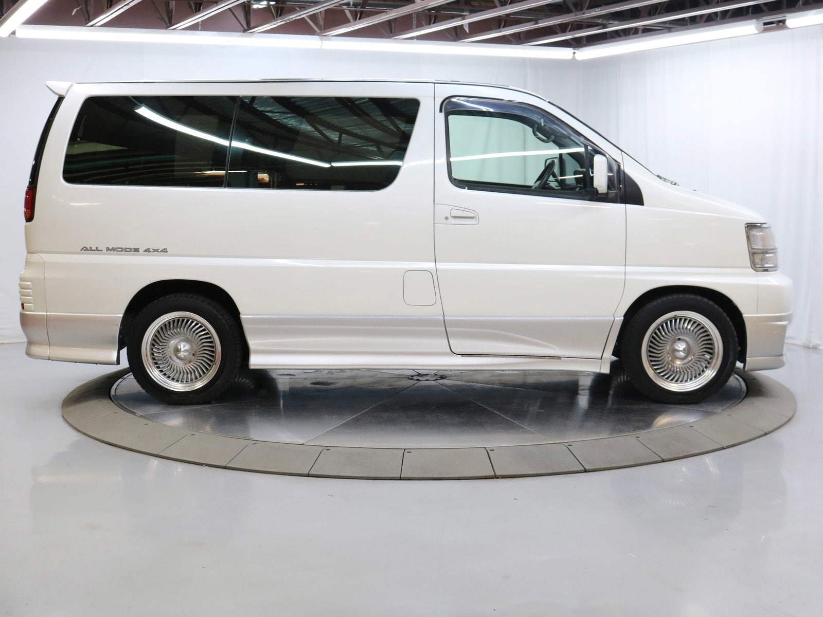 1998 Nissan Elgrand 7