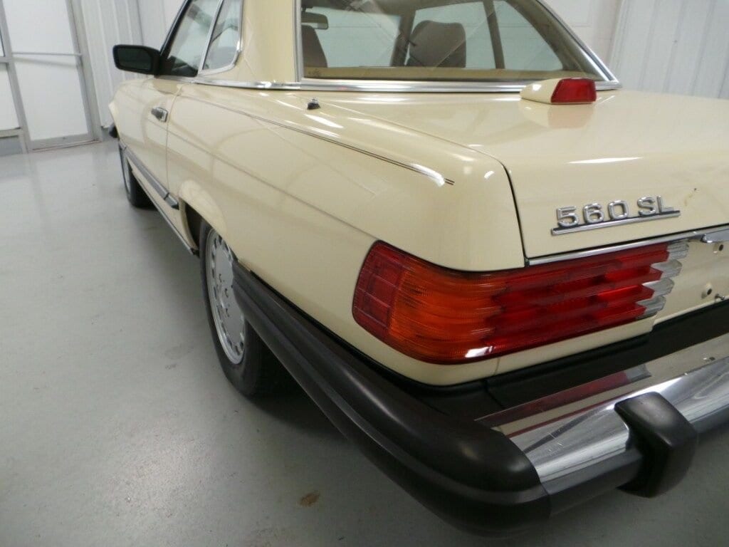 1987 Mercedes-Benz 560 32