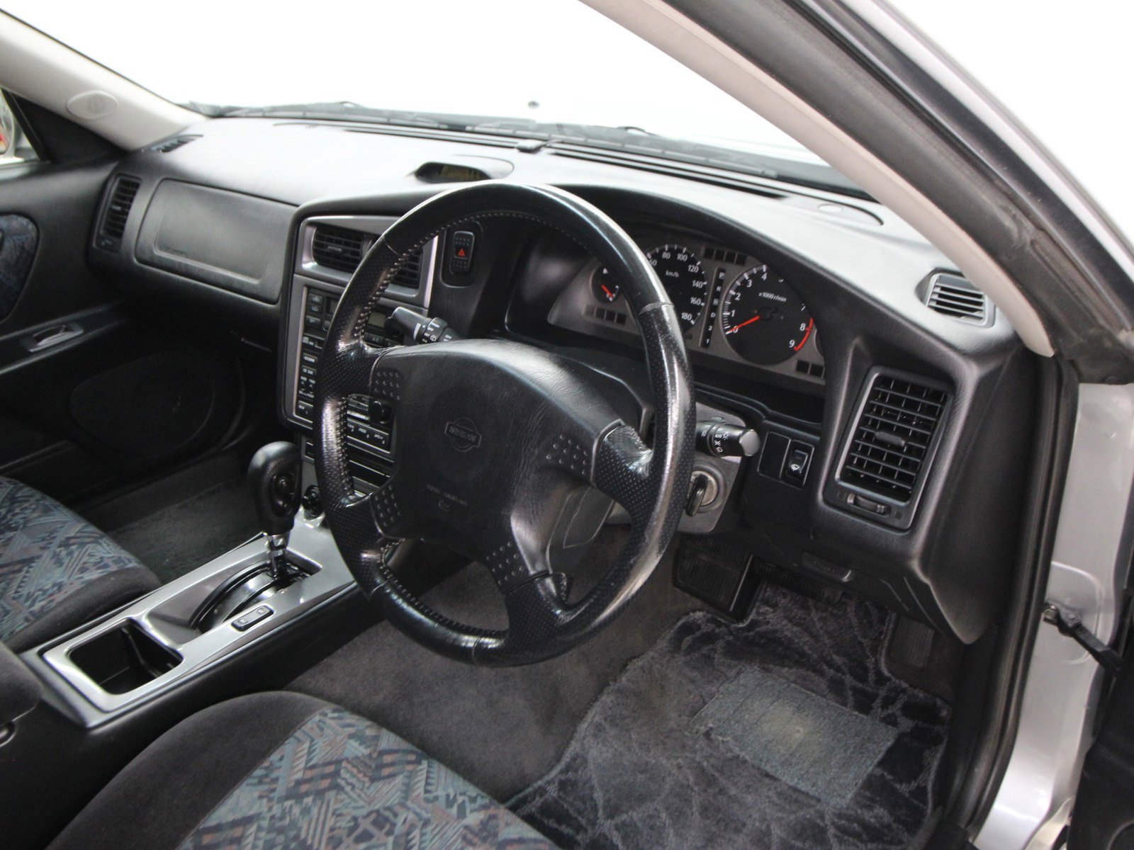 1996 Nissan Stagea 9