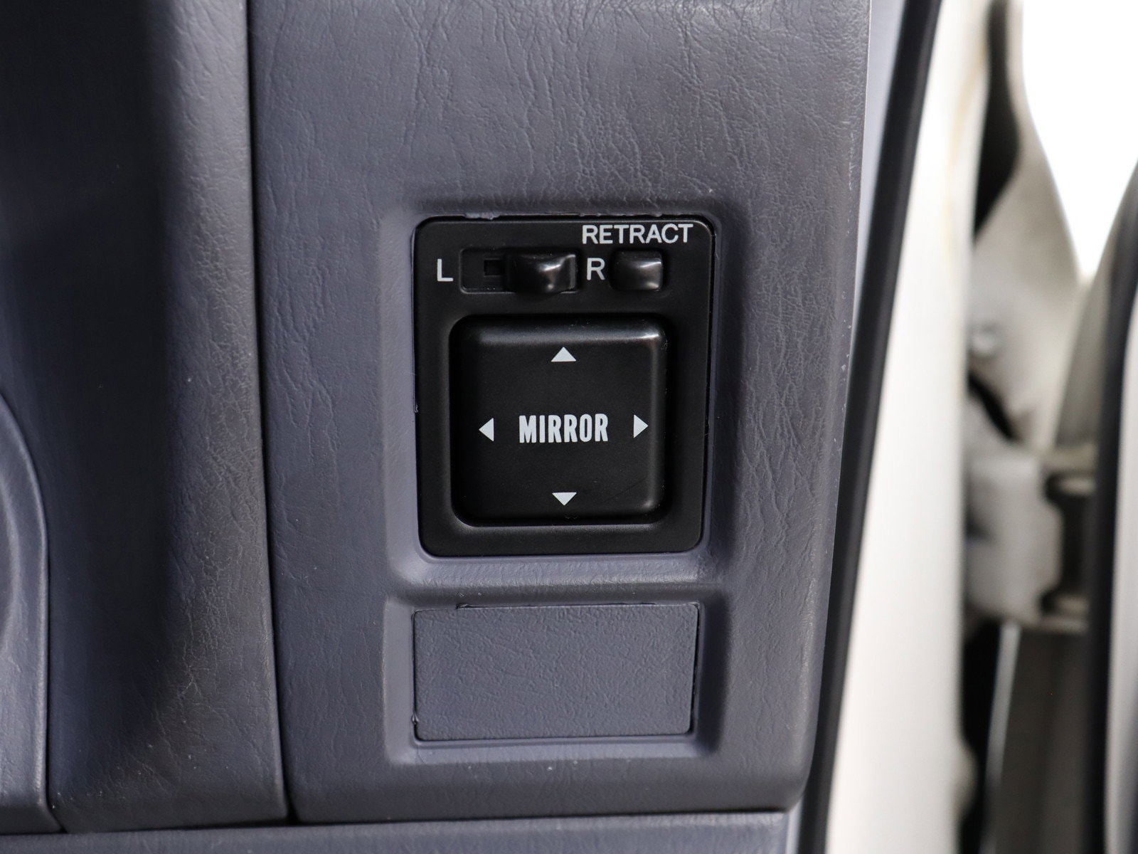 1999 Toyota Land Cruiser Prado 52