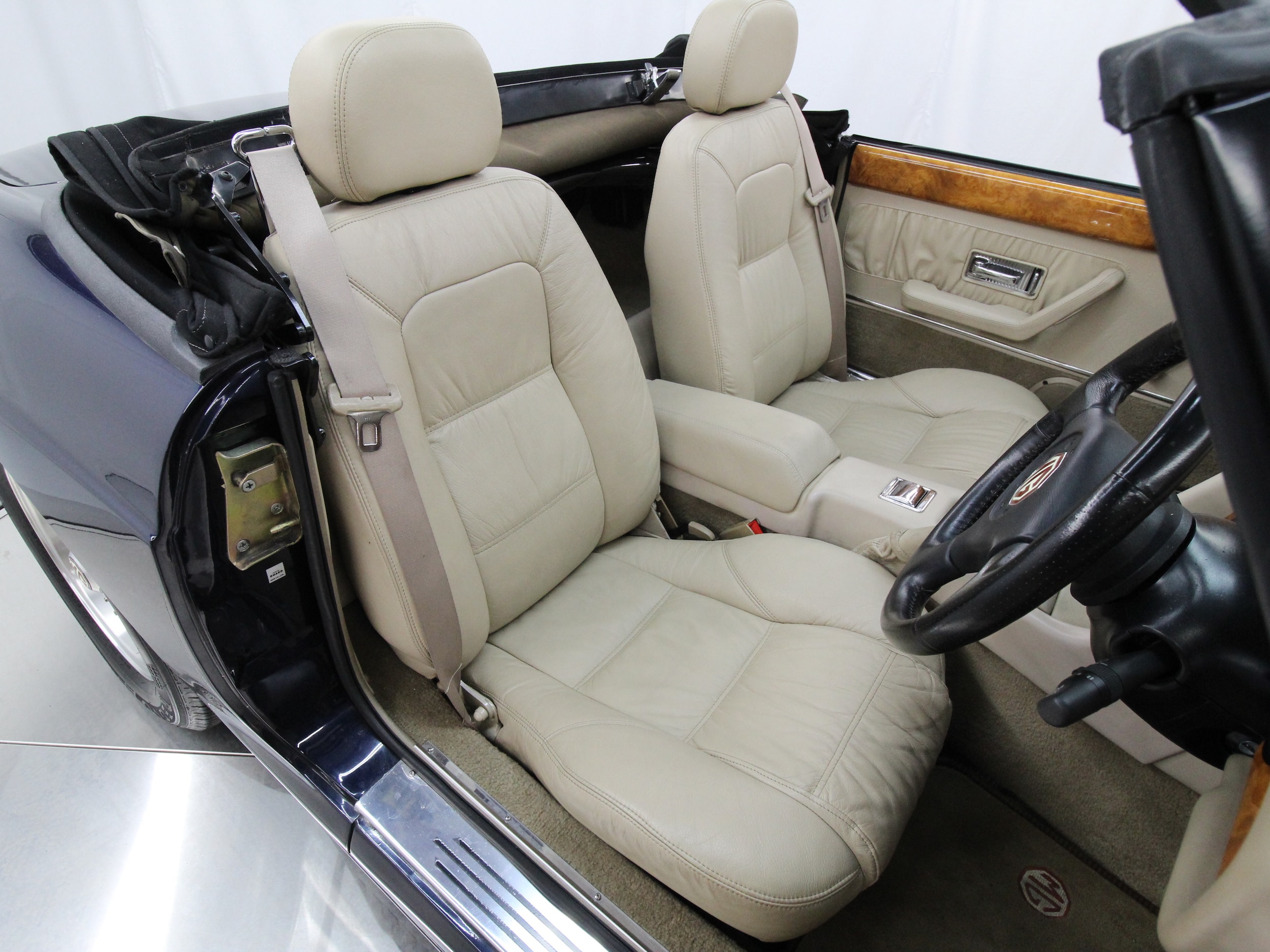 1994 Rover MG RV8 15