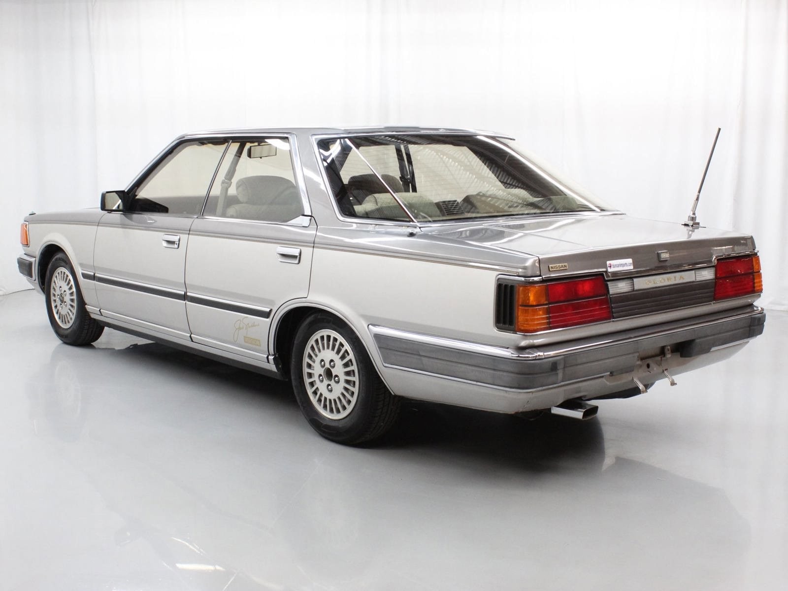 1983 Nissan Gloria 4