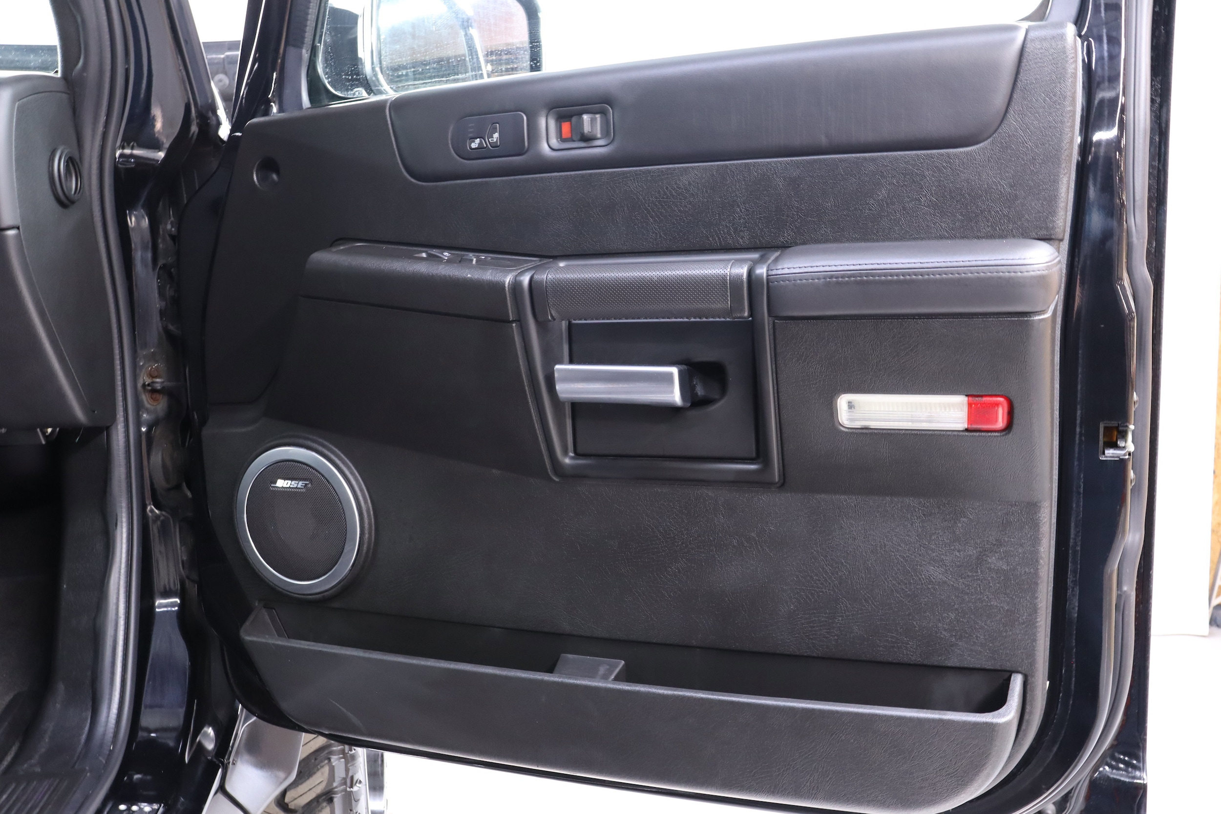 2005 HUMMER H2 24