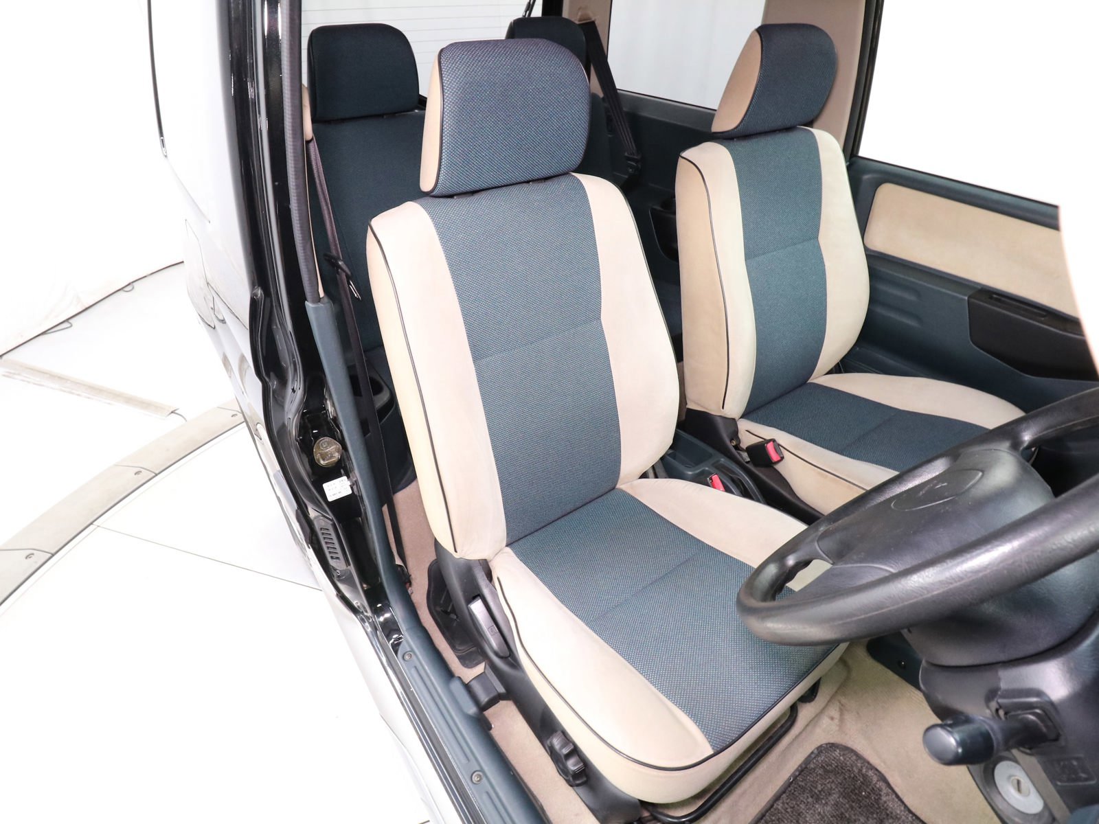 1999 Mitsubishi Pajero 20