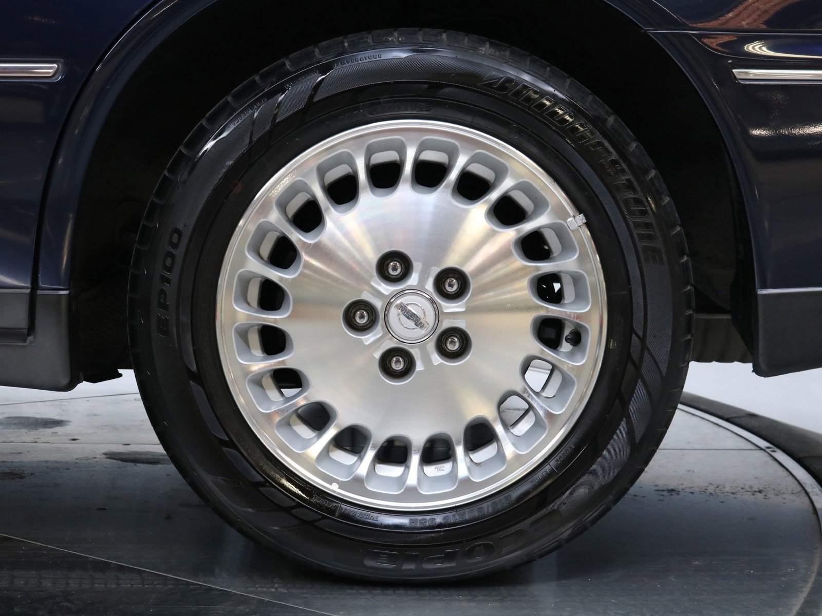 1998 Nissan Cima 29