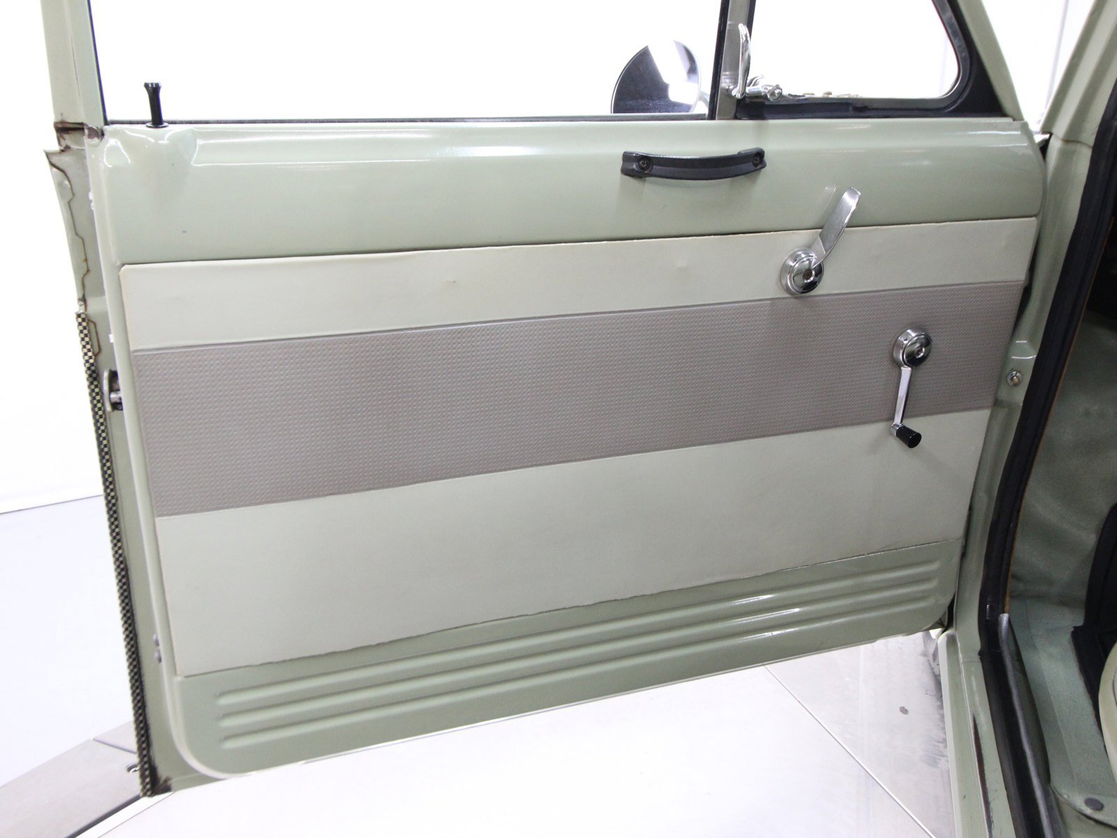 1971 Datsun 1600 34