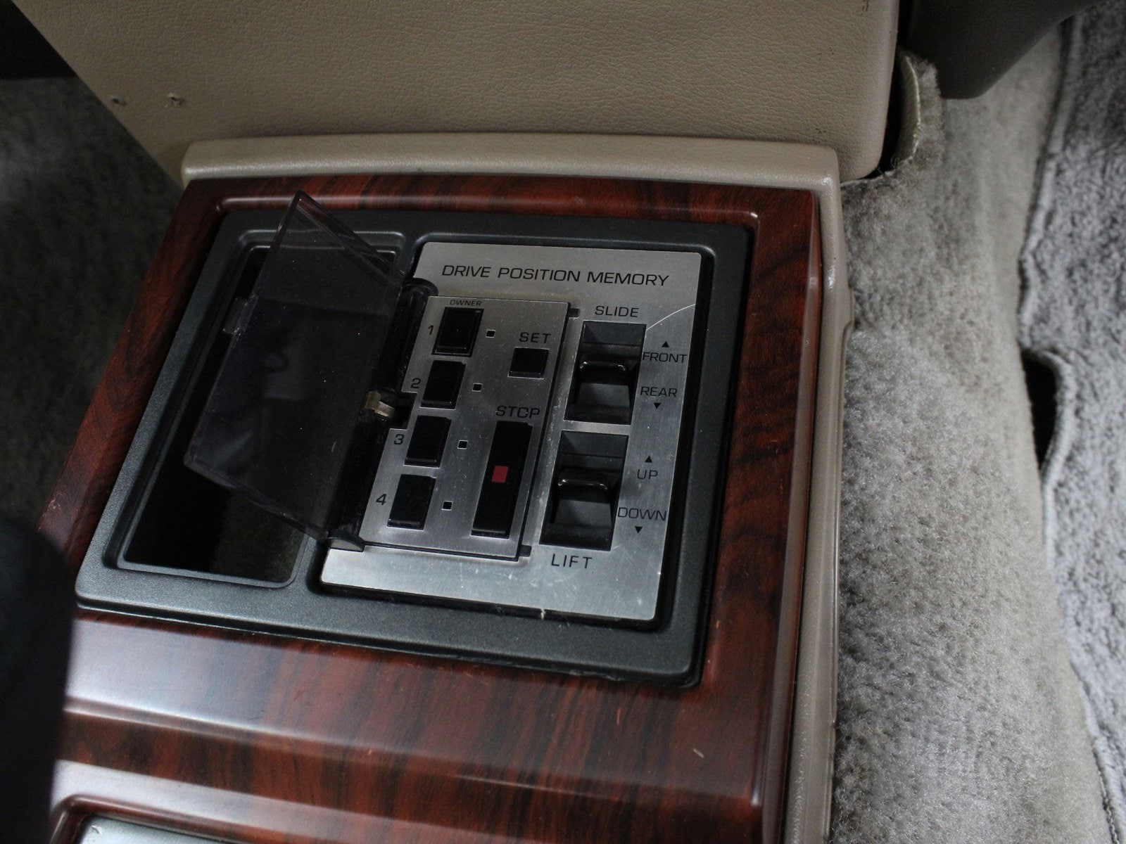1983 Nissan Gloria 44