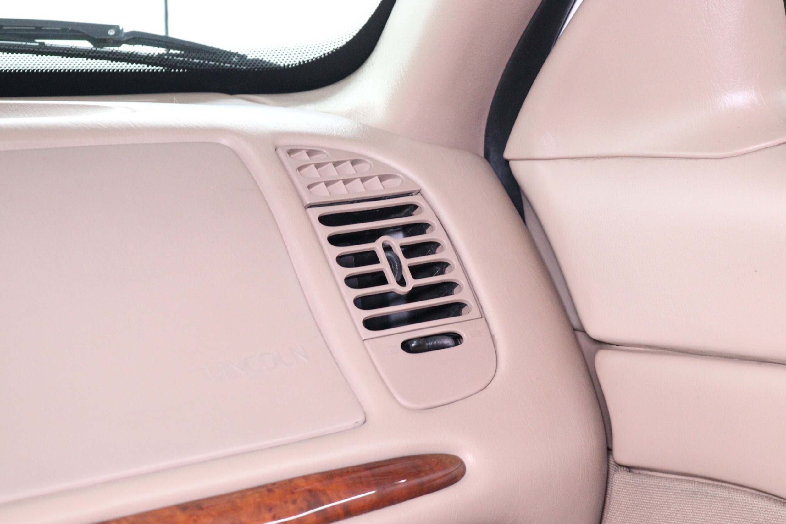 1998 Lincoln Navigator 64