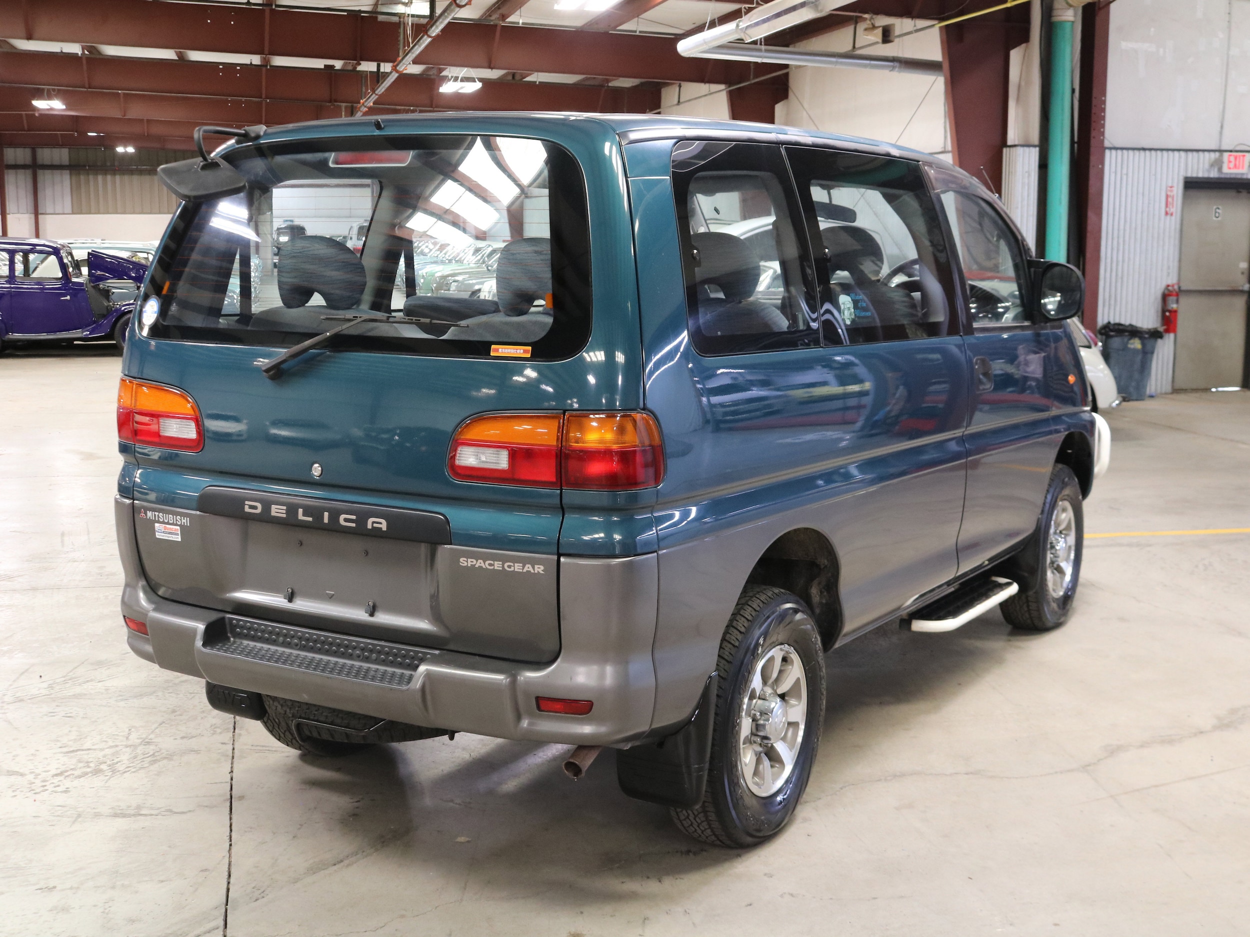 1994 Mitsubishi Delica 9