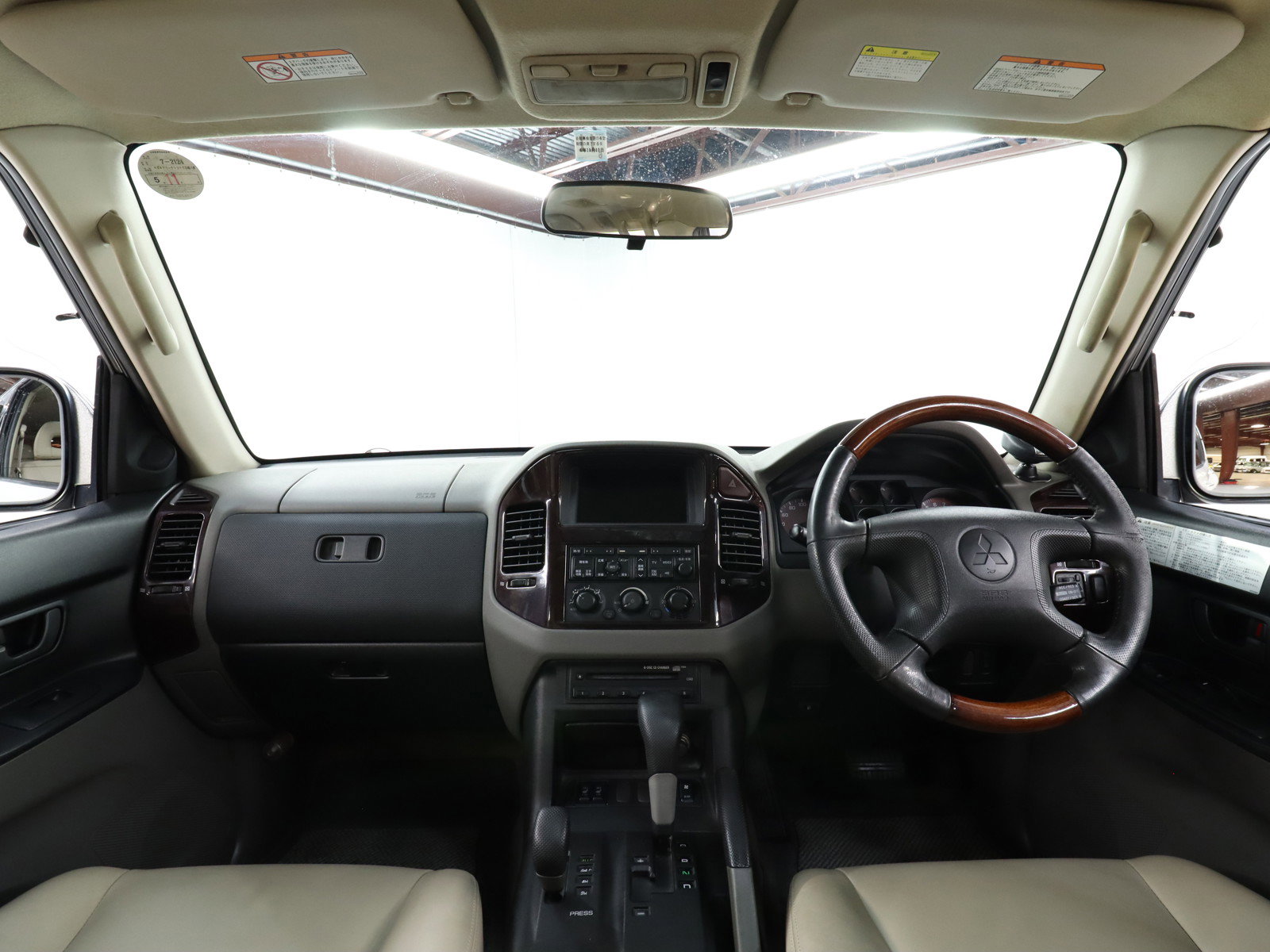 1999 Mitsubishi Pajero 48