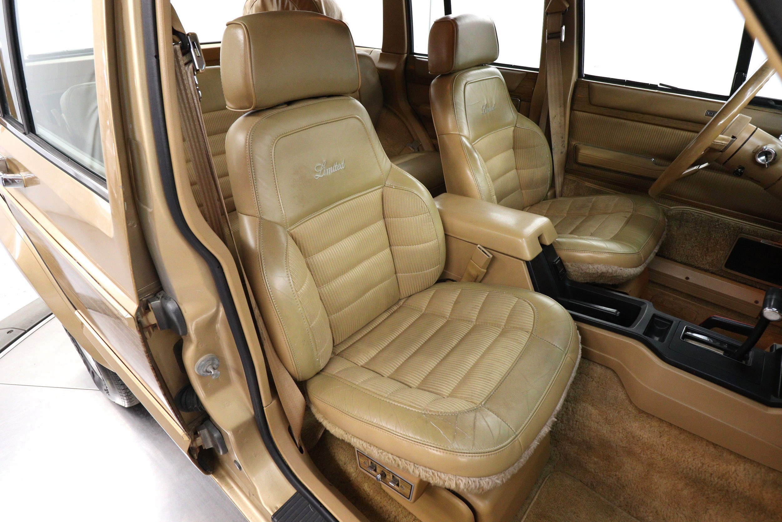 1987 Jeep Wagoneer 16