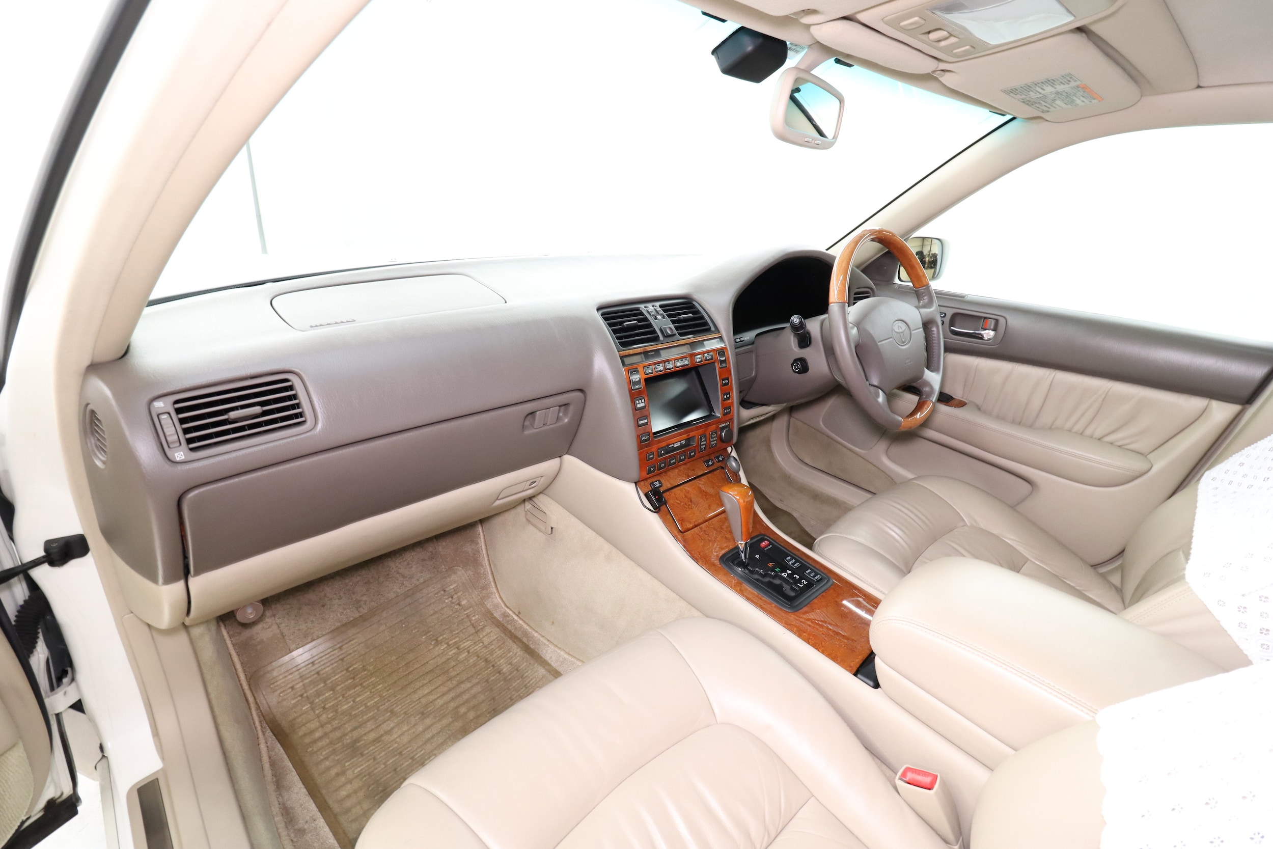 1999 Toyota Celsior 16