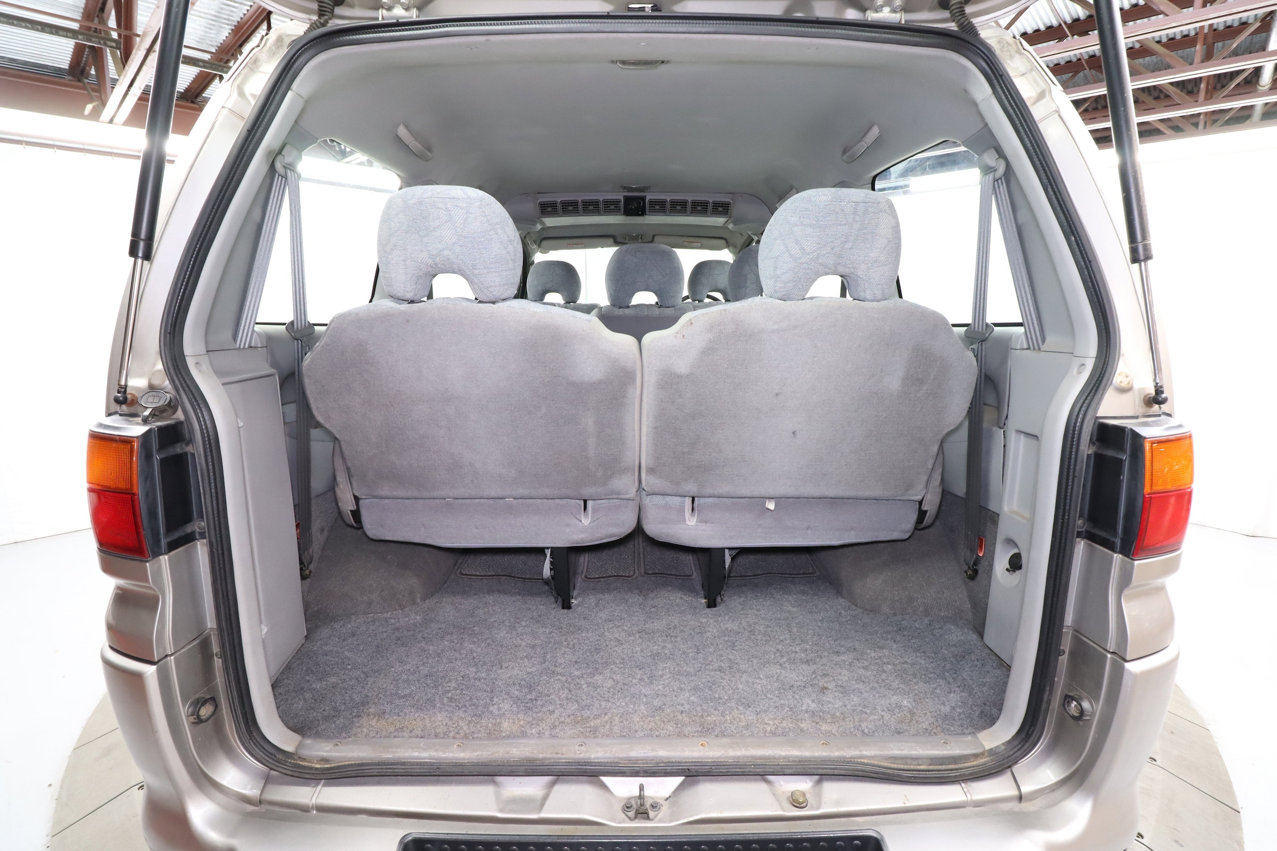 2000 Mitsubishi Delica 32