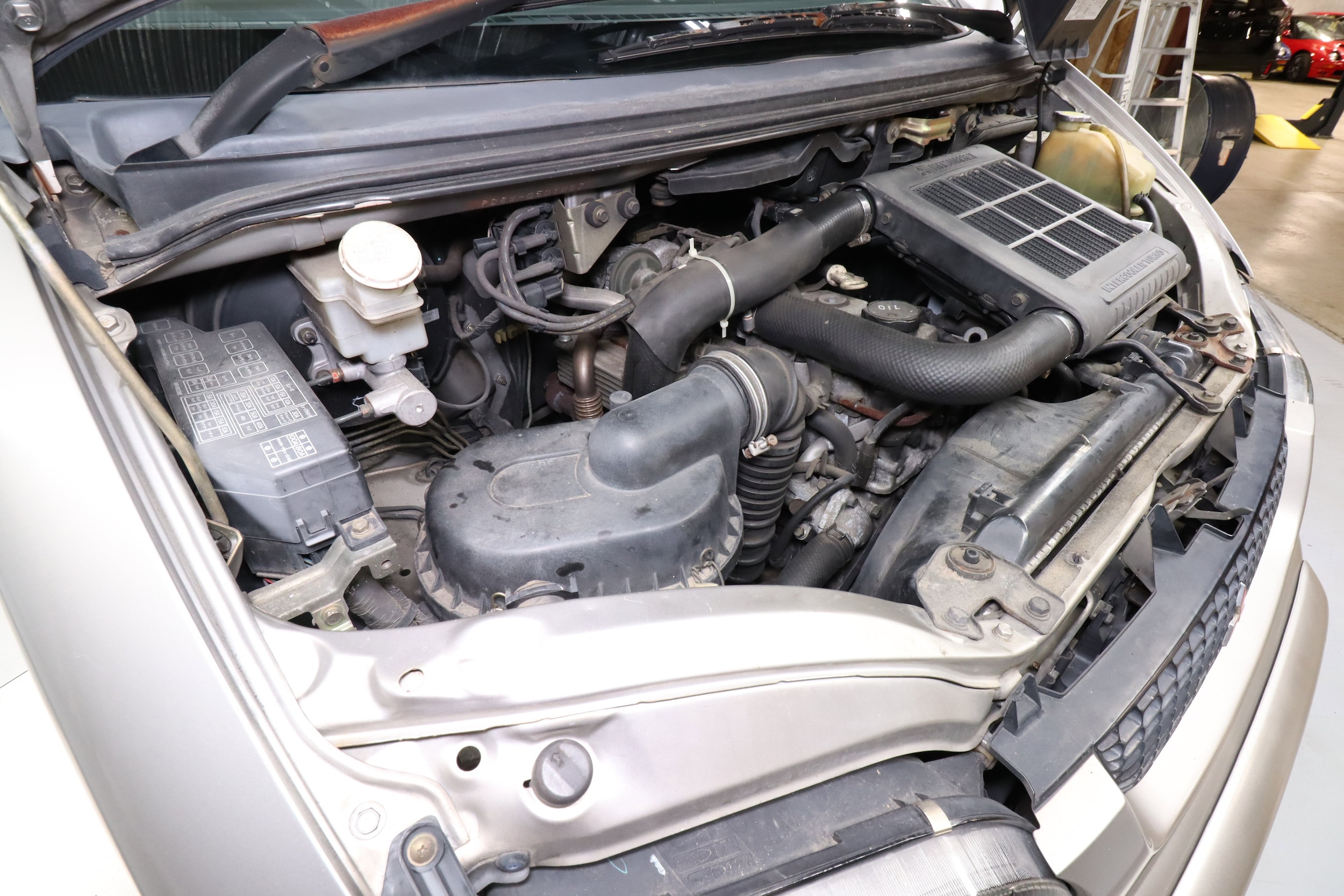 2000 Mitsubishi Delica 29