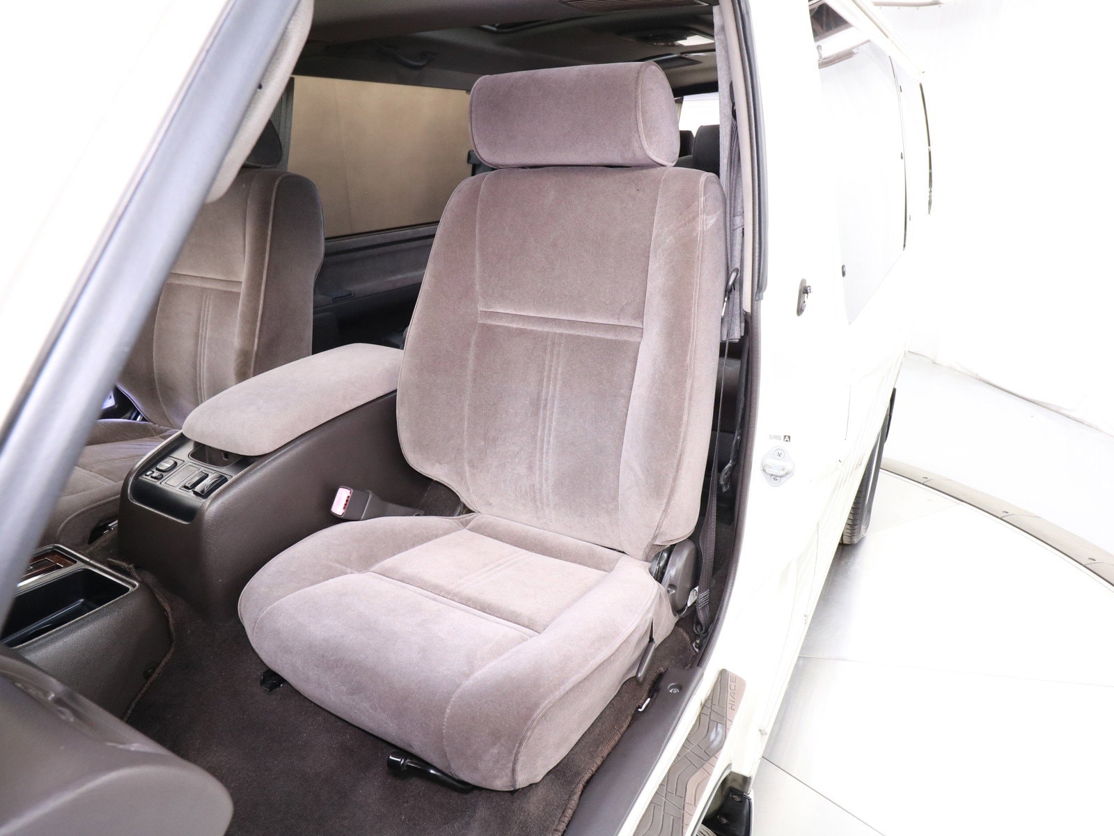 1999 Toyota Hiace 17