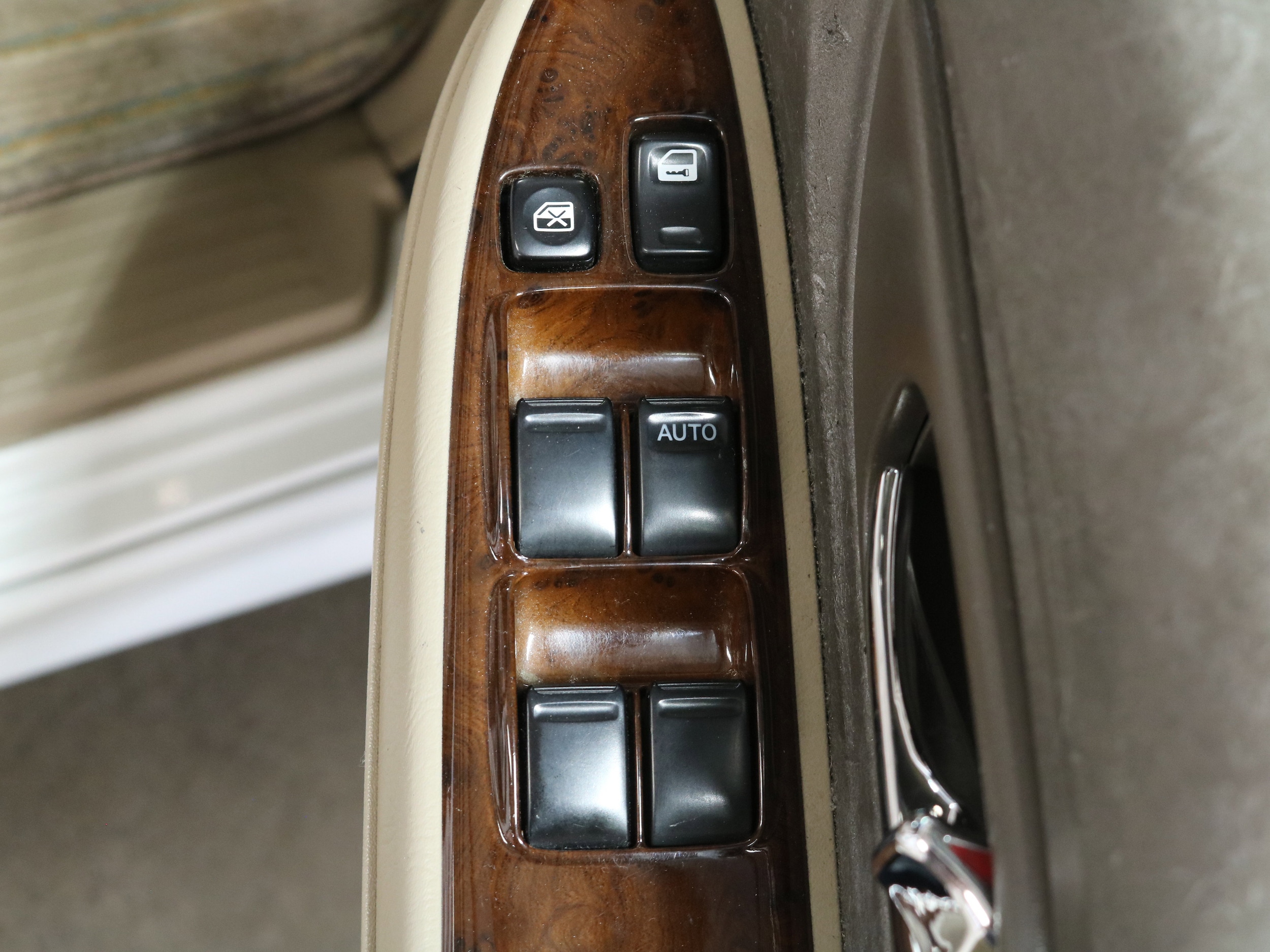 1999 Nissan Presage 52