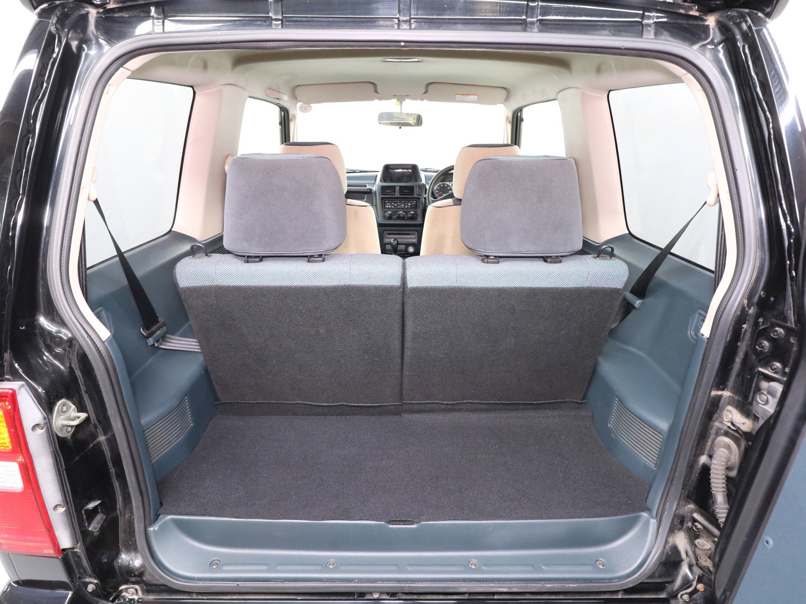 1999 Mitsubishi Pajero 27