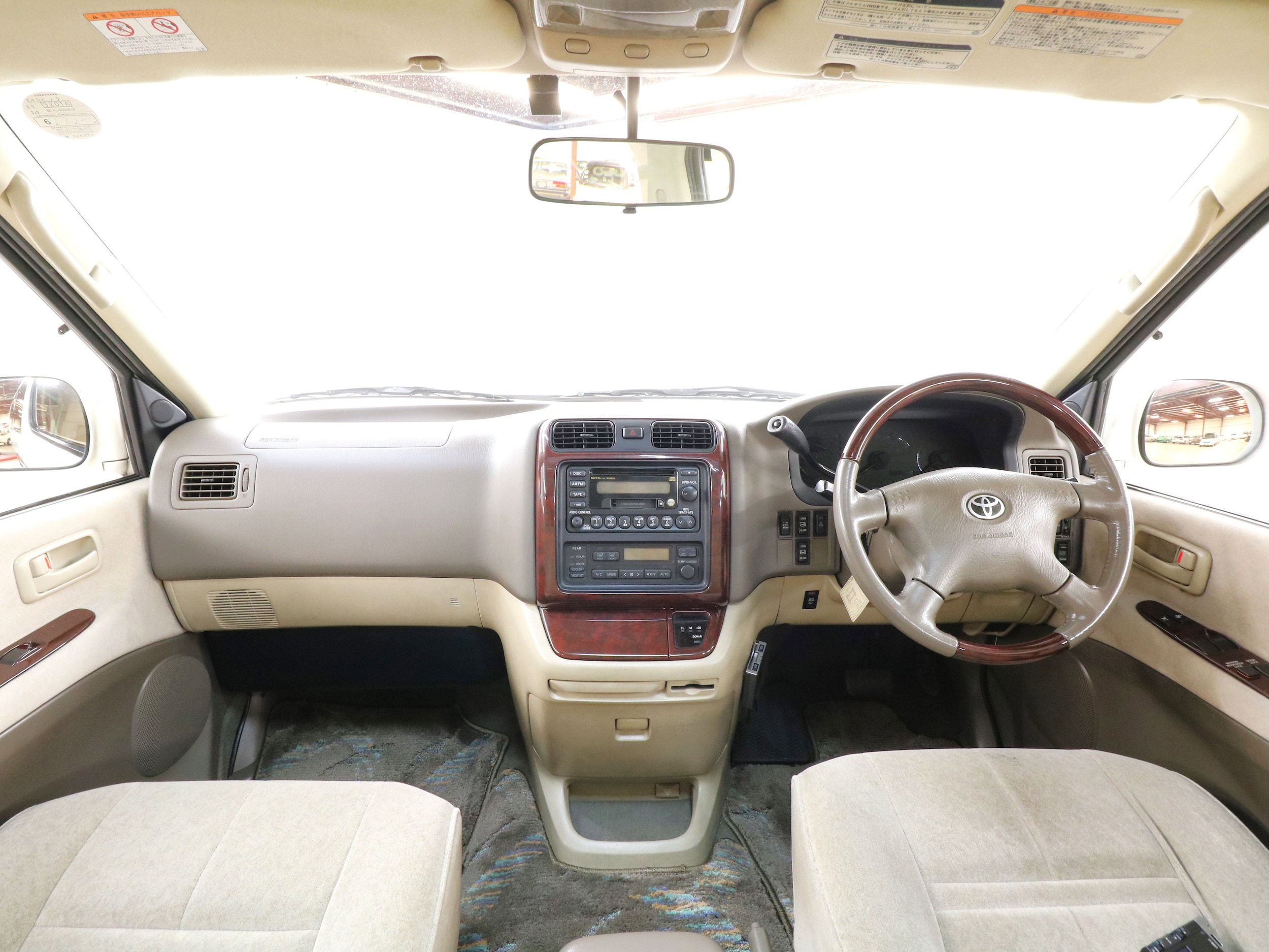 2000 Toyota Grand Hiace 51
