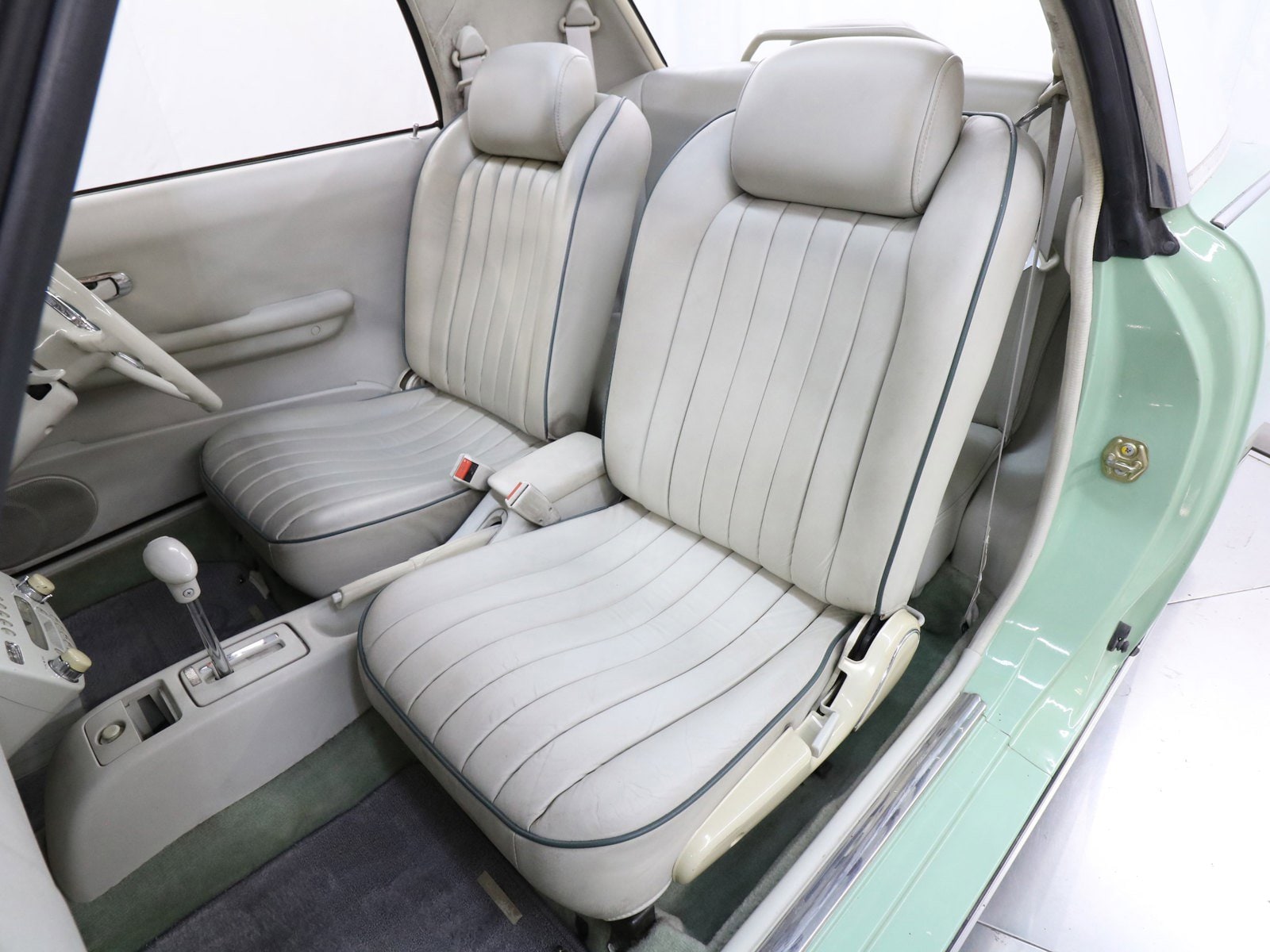 1992 Nissan Figaro 19