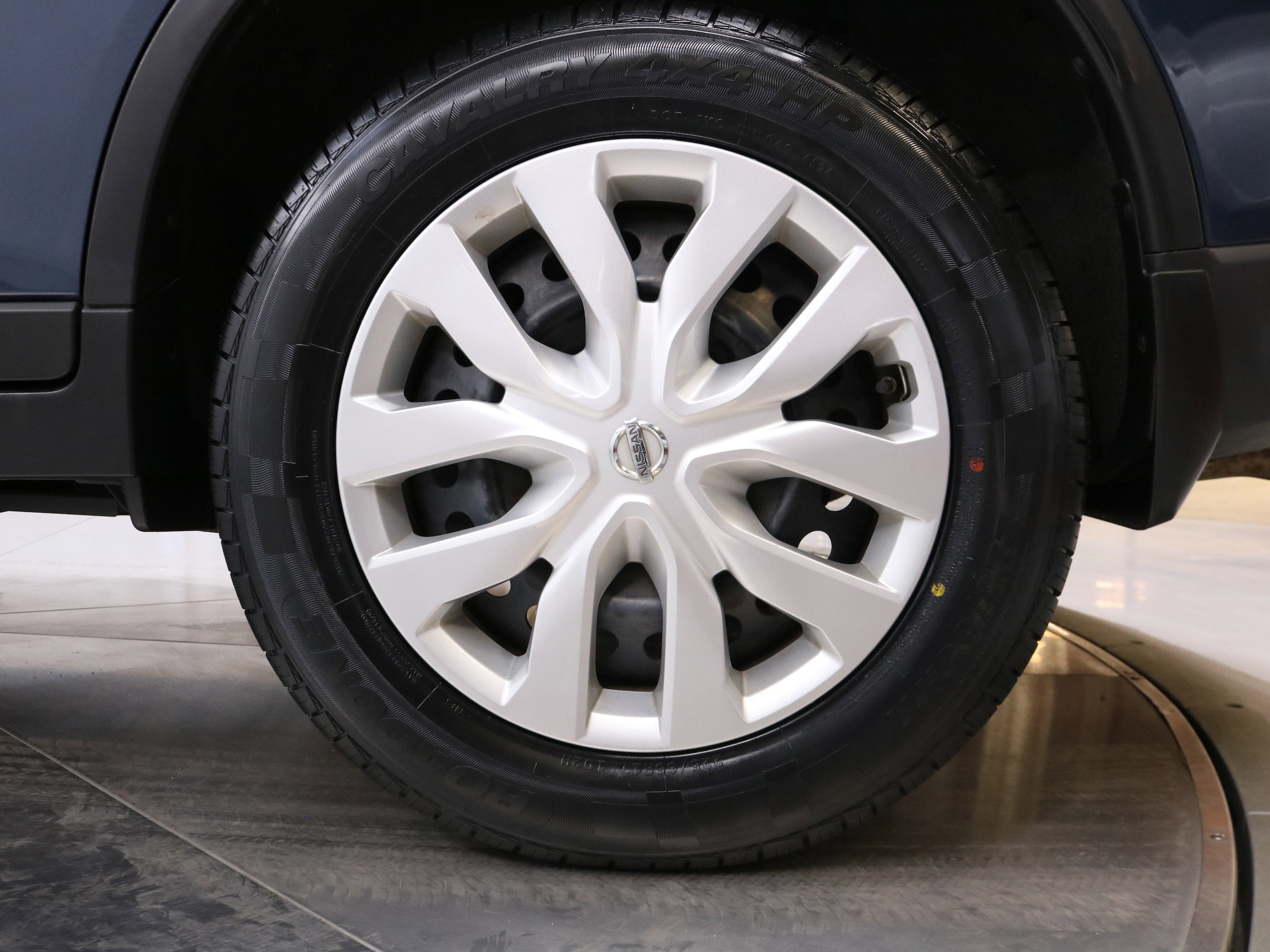 2015 Nissan Rogue 32