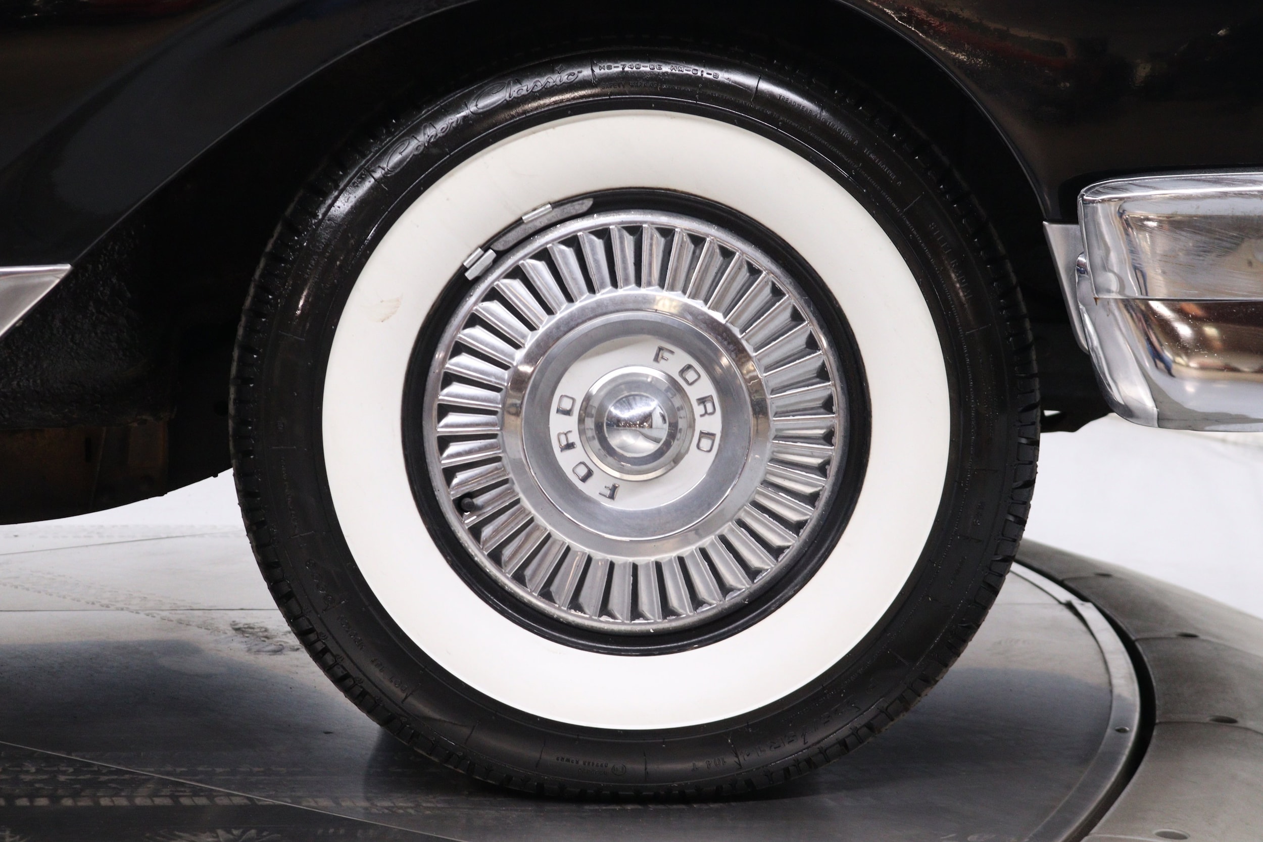 1957 Ford Fairlane 26