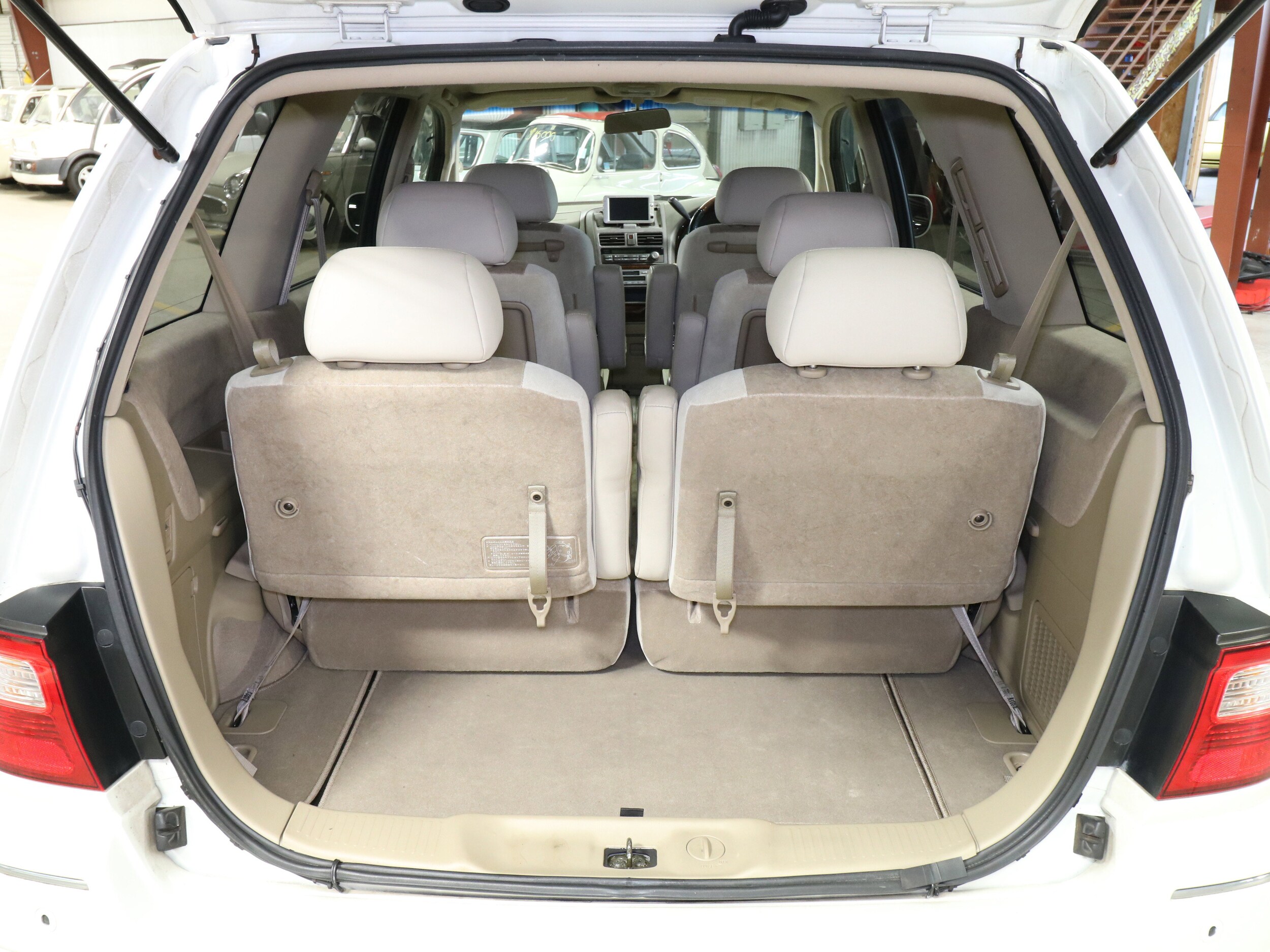 1999 Nissan Presage 24