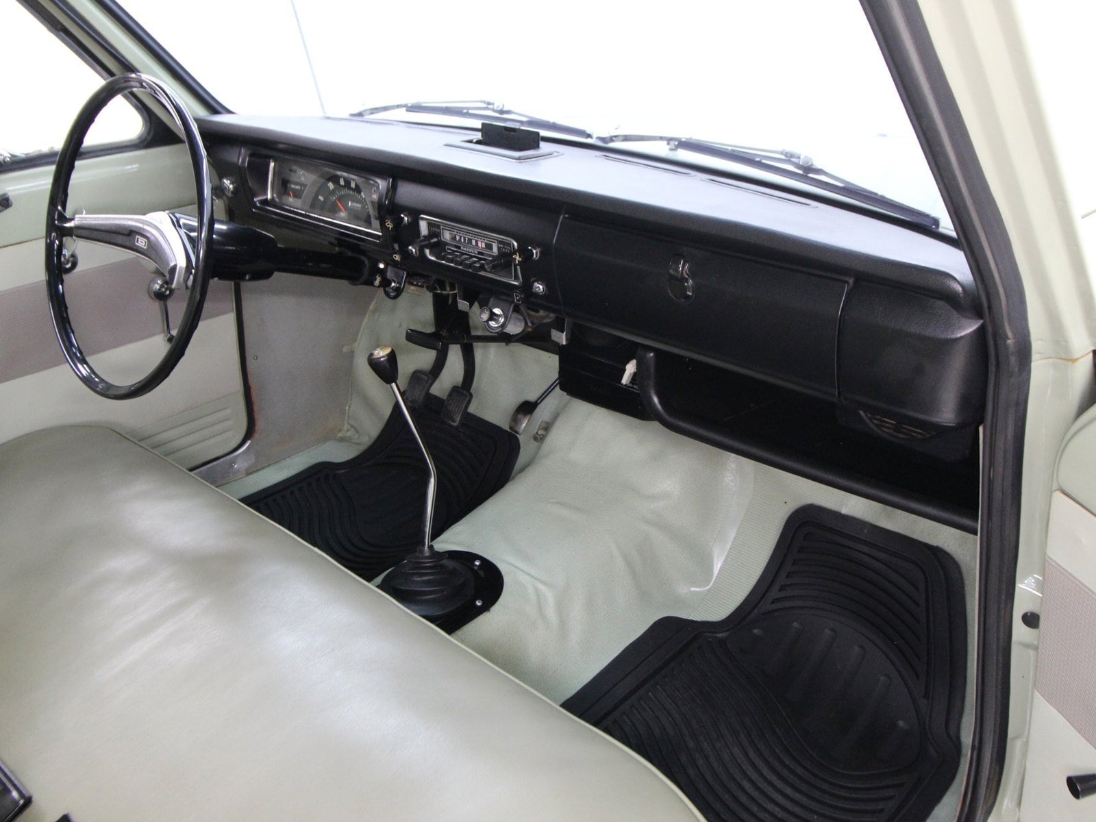 1971 Datsun 1600 28