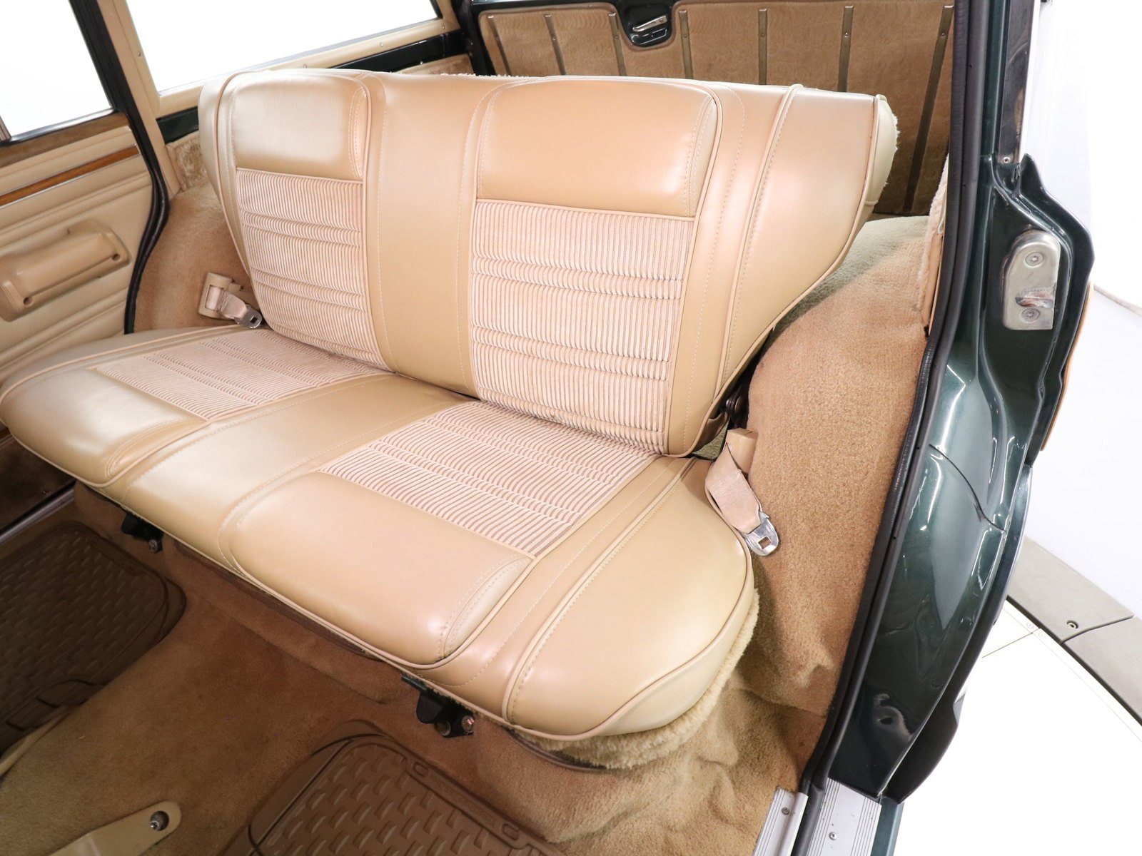 1991 Jeep Grand Wagoneer 18