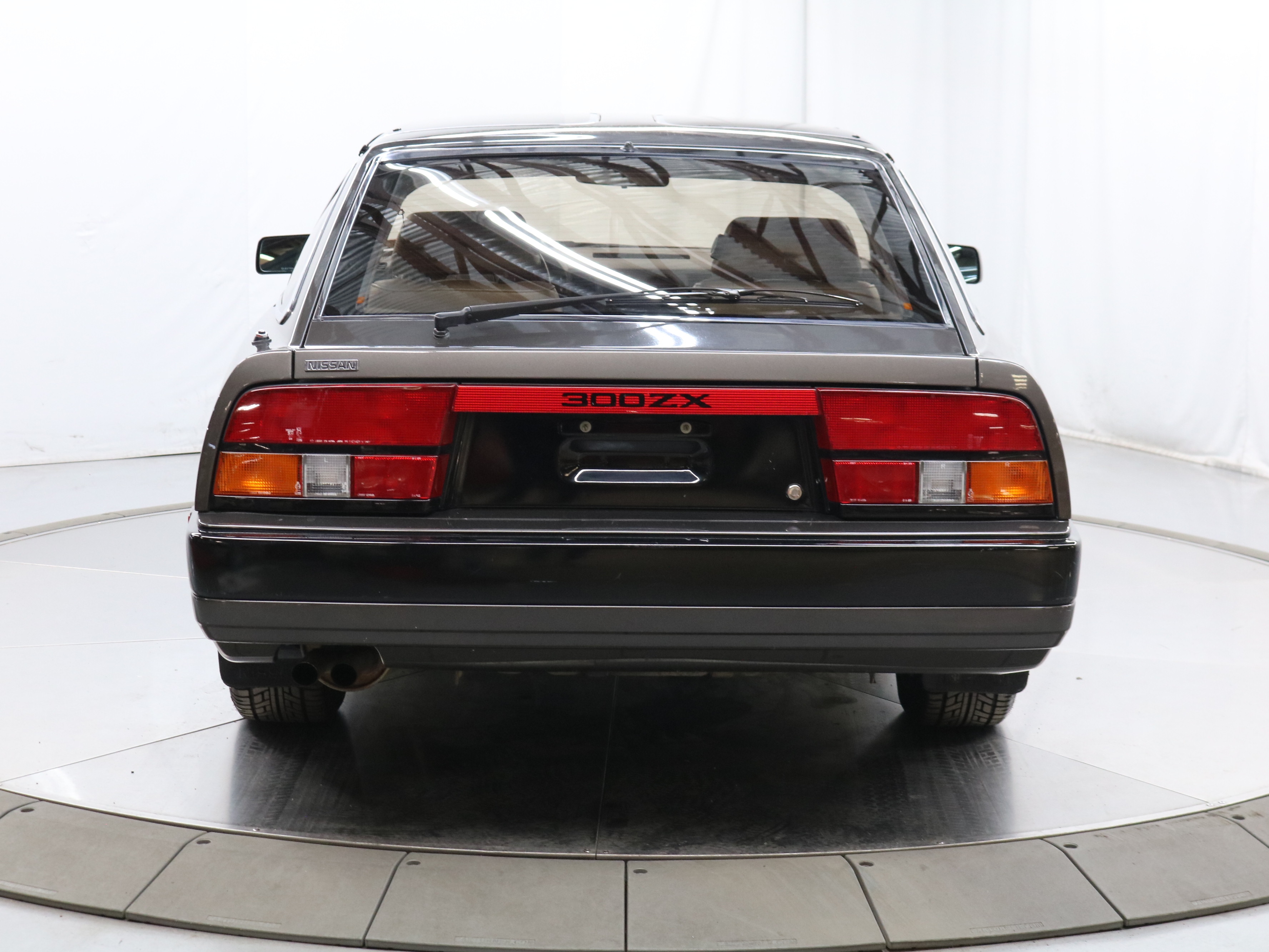 1985 Nissan 300ZX 6