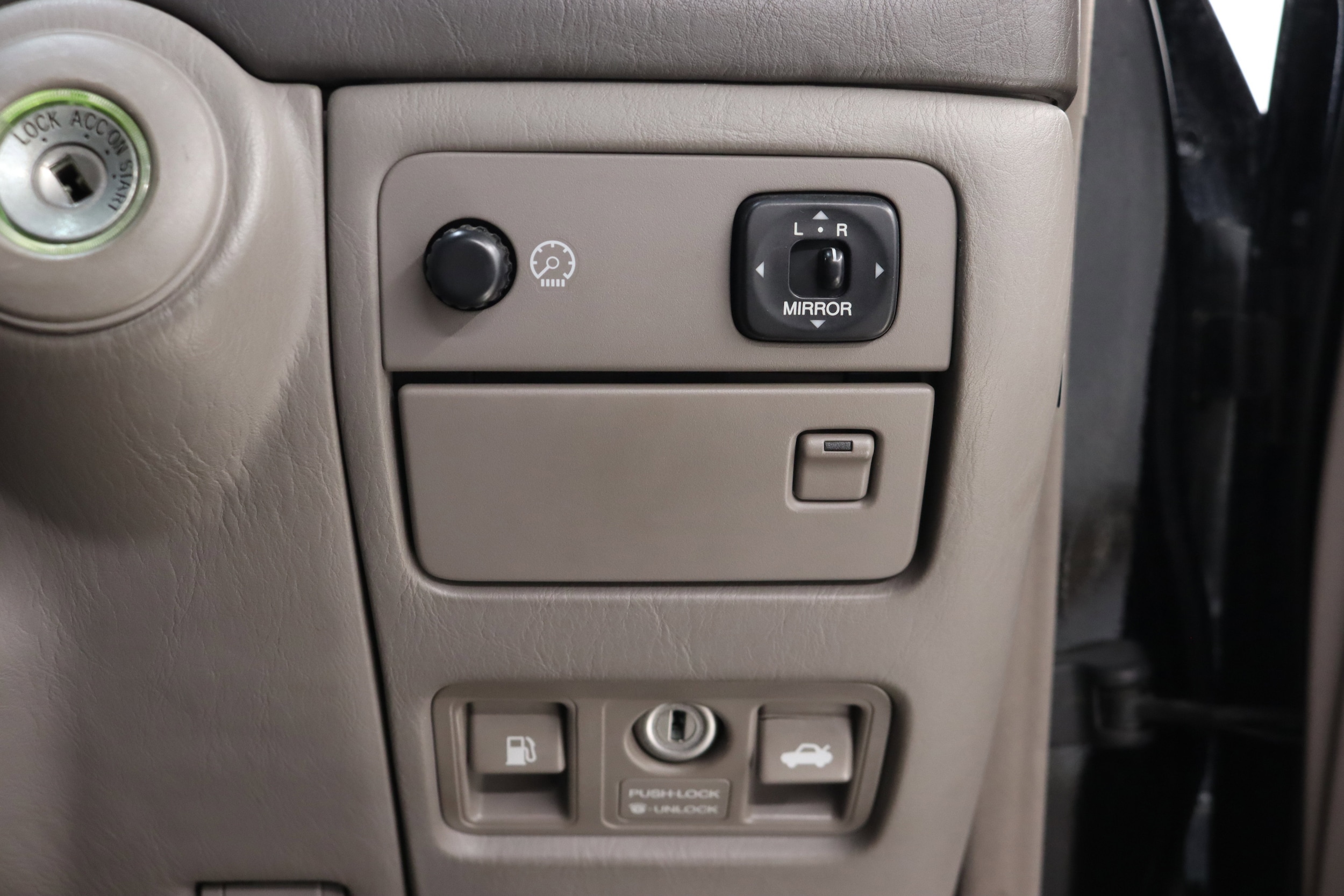 1997 Toyota Century 58