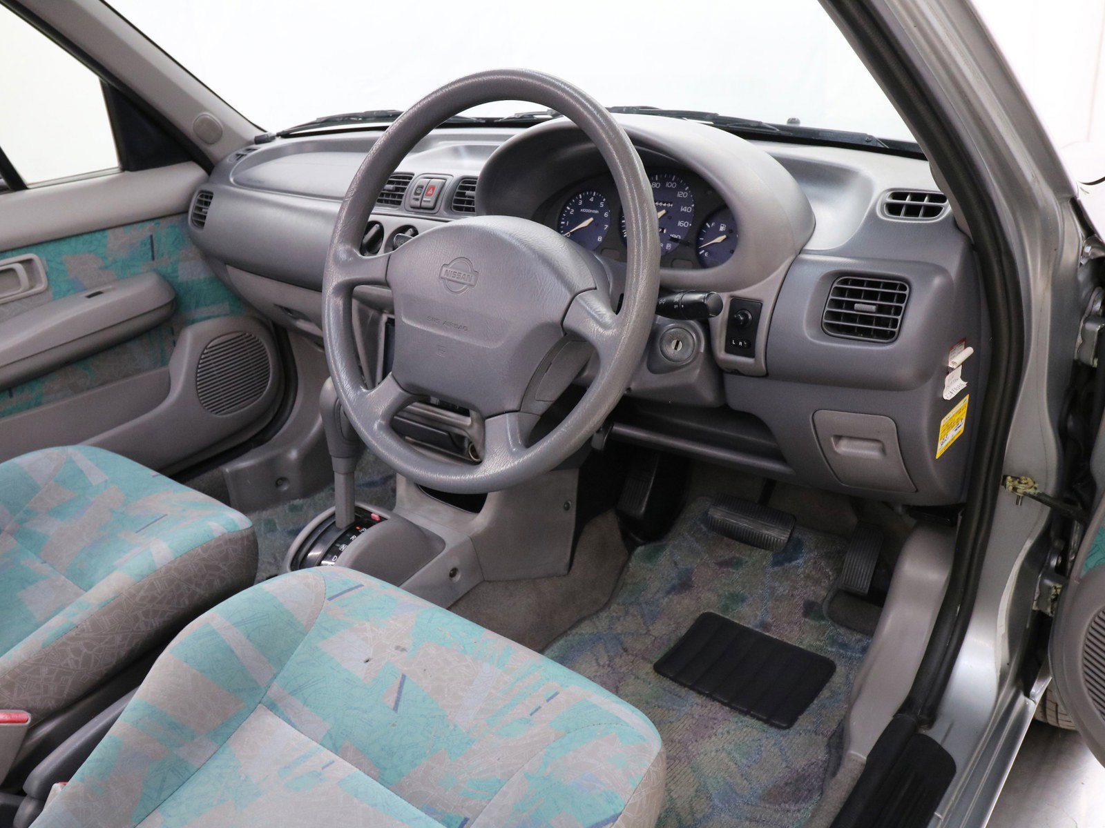 1998 Nissan March 13