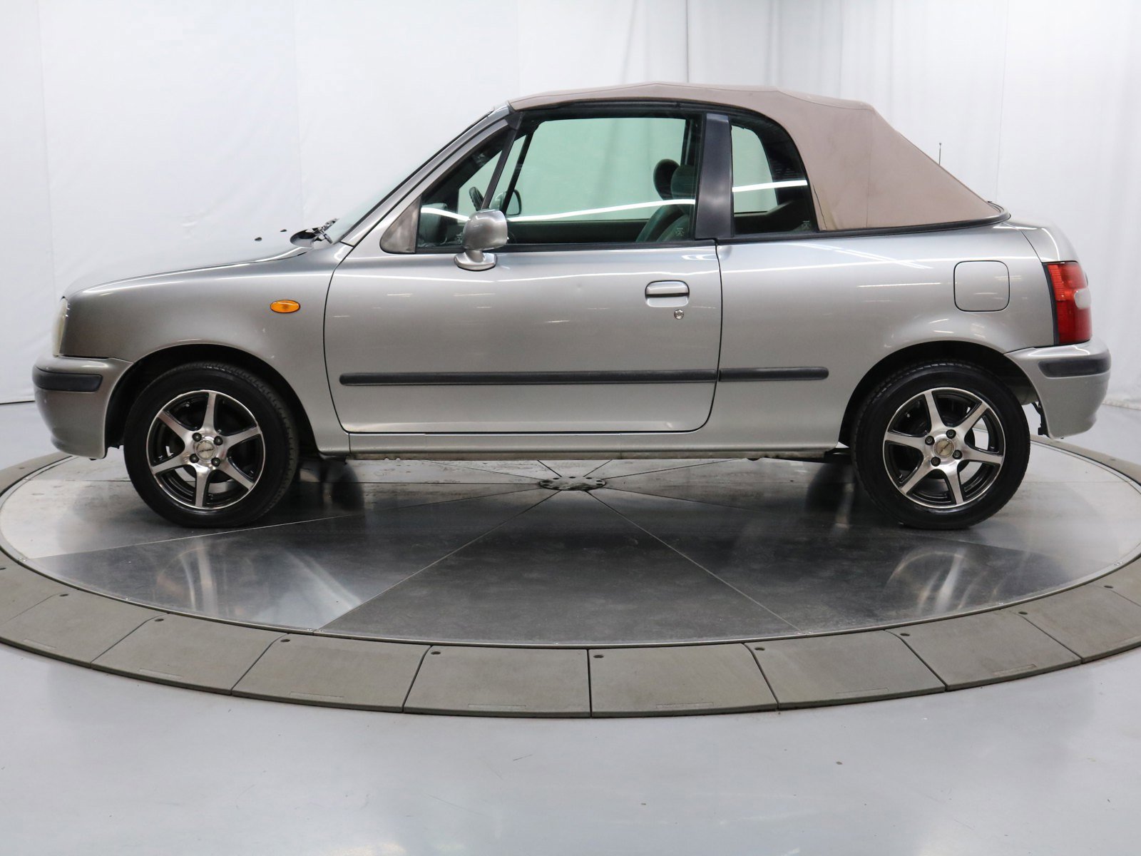 1998 Nissan March 6