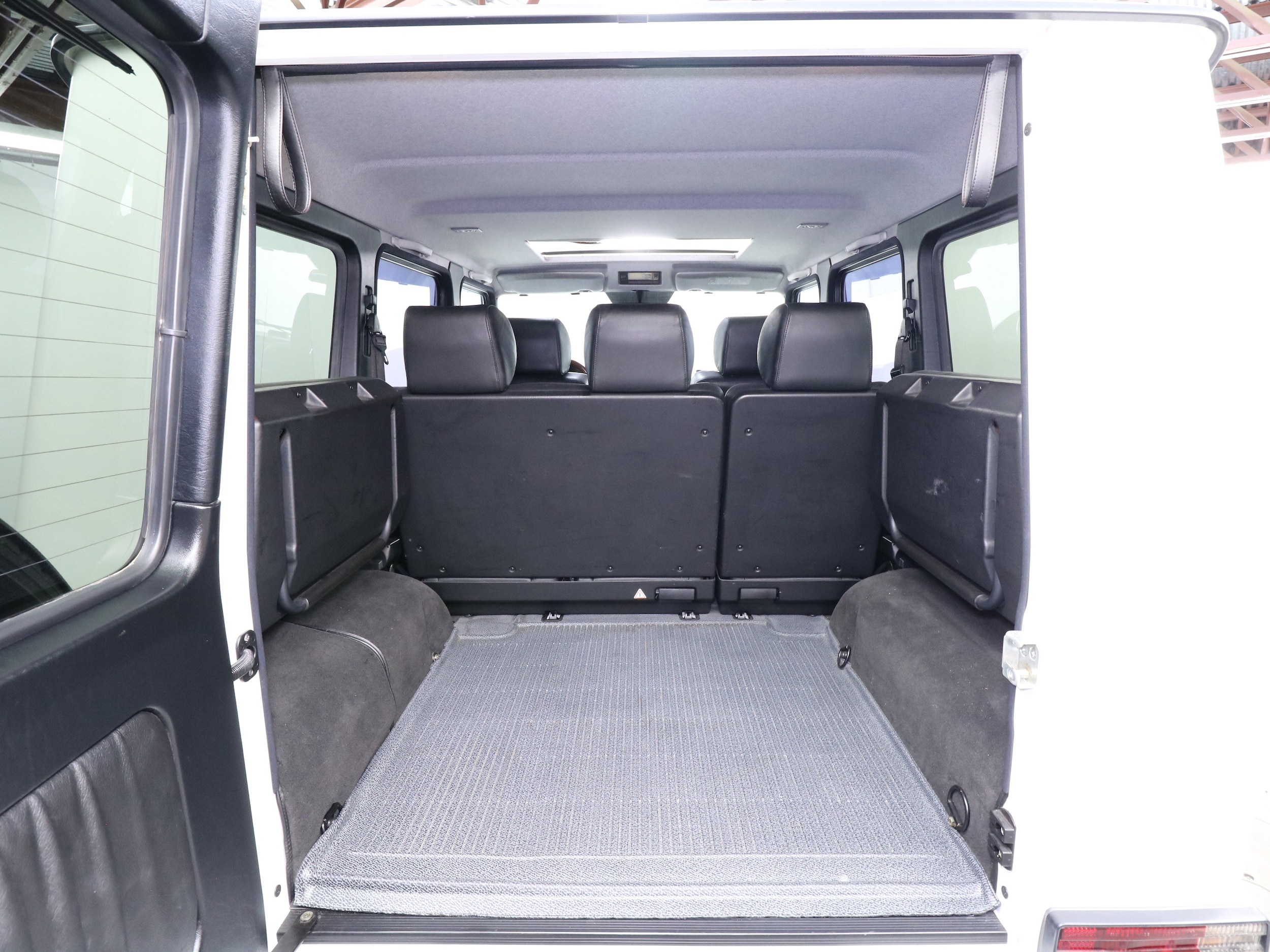 2000 Mercedes-Benz G500 32