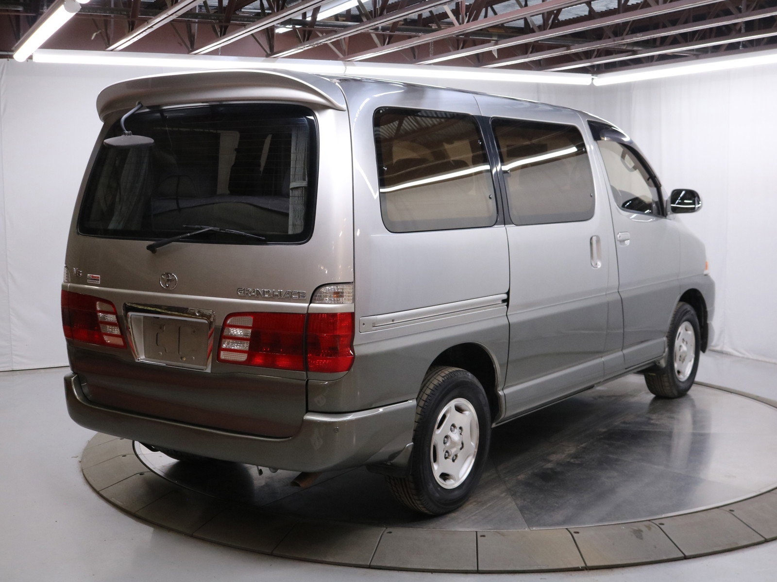 1999 Toyota Grand Hiace 7