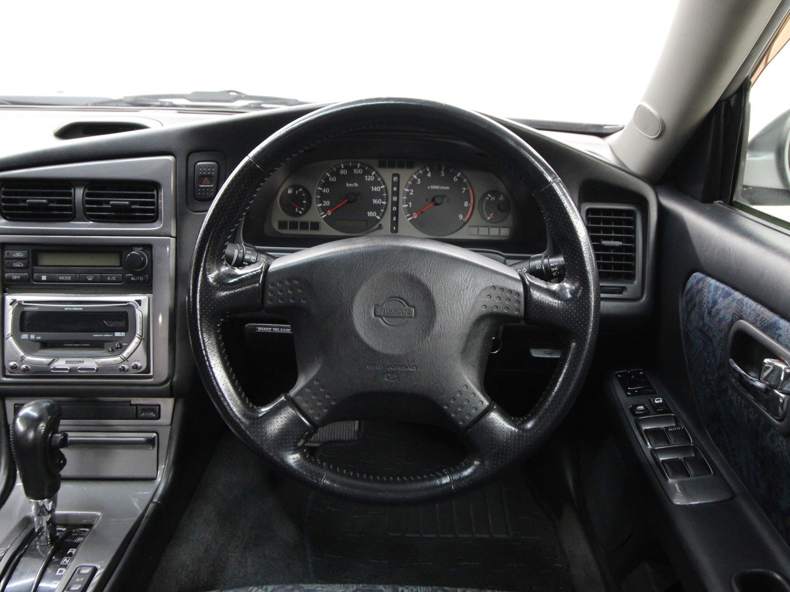 1997 Nissan Stagea 10