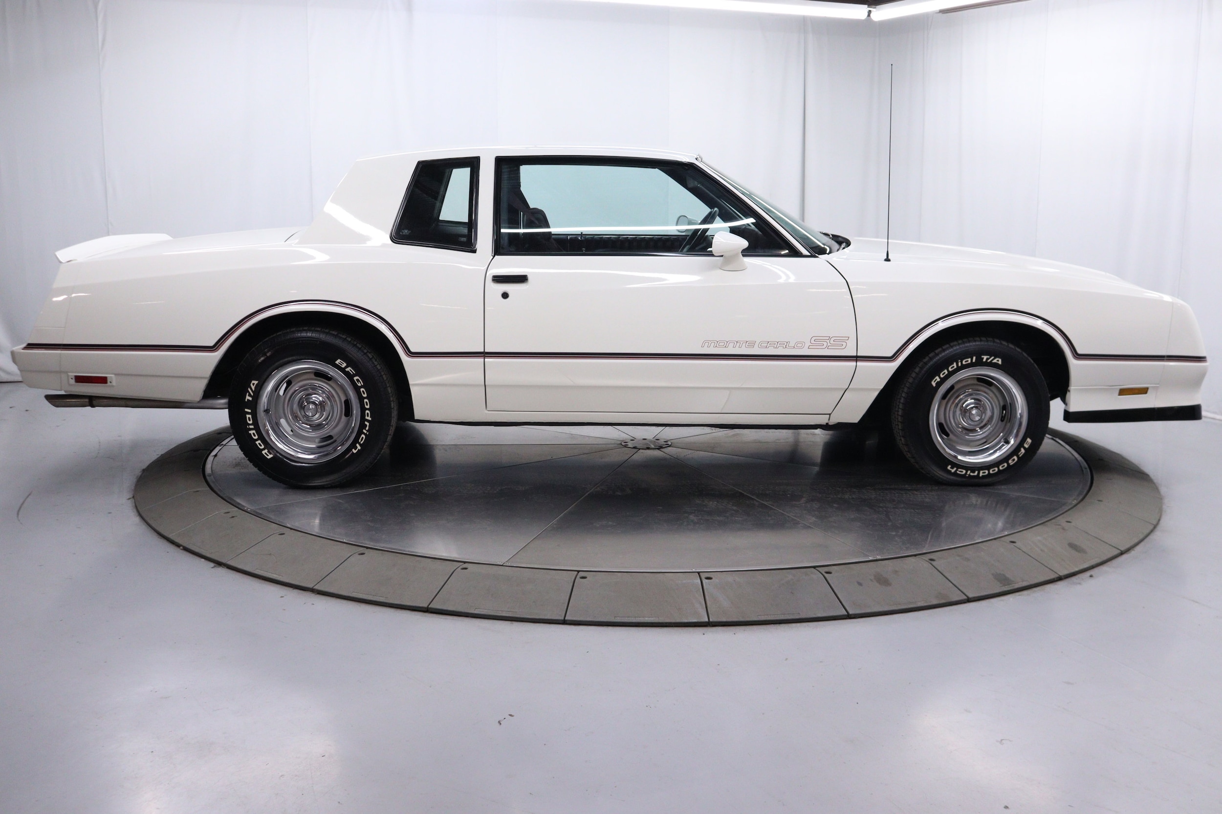 1985 Chevrolet Monte Carlo 8