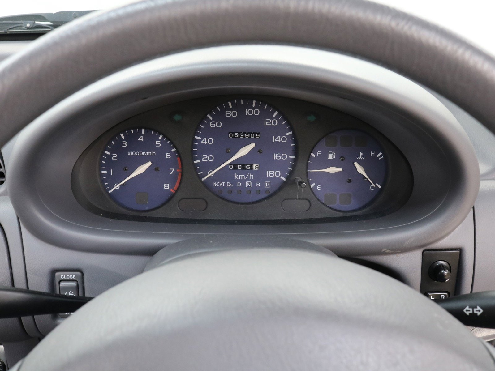 1998 Nissan March 13
