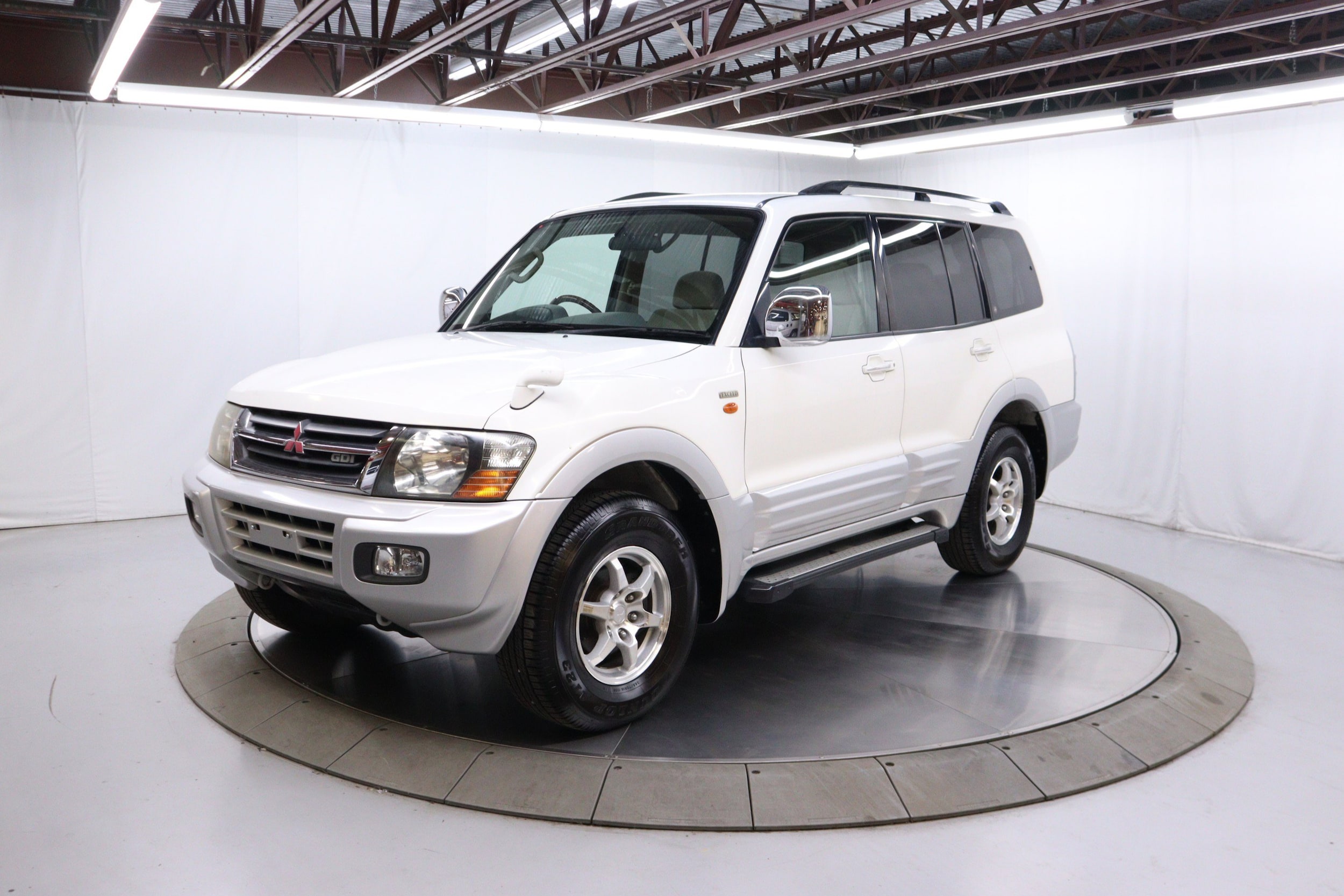 2000 Mitsubishi Pajero 2