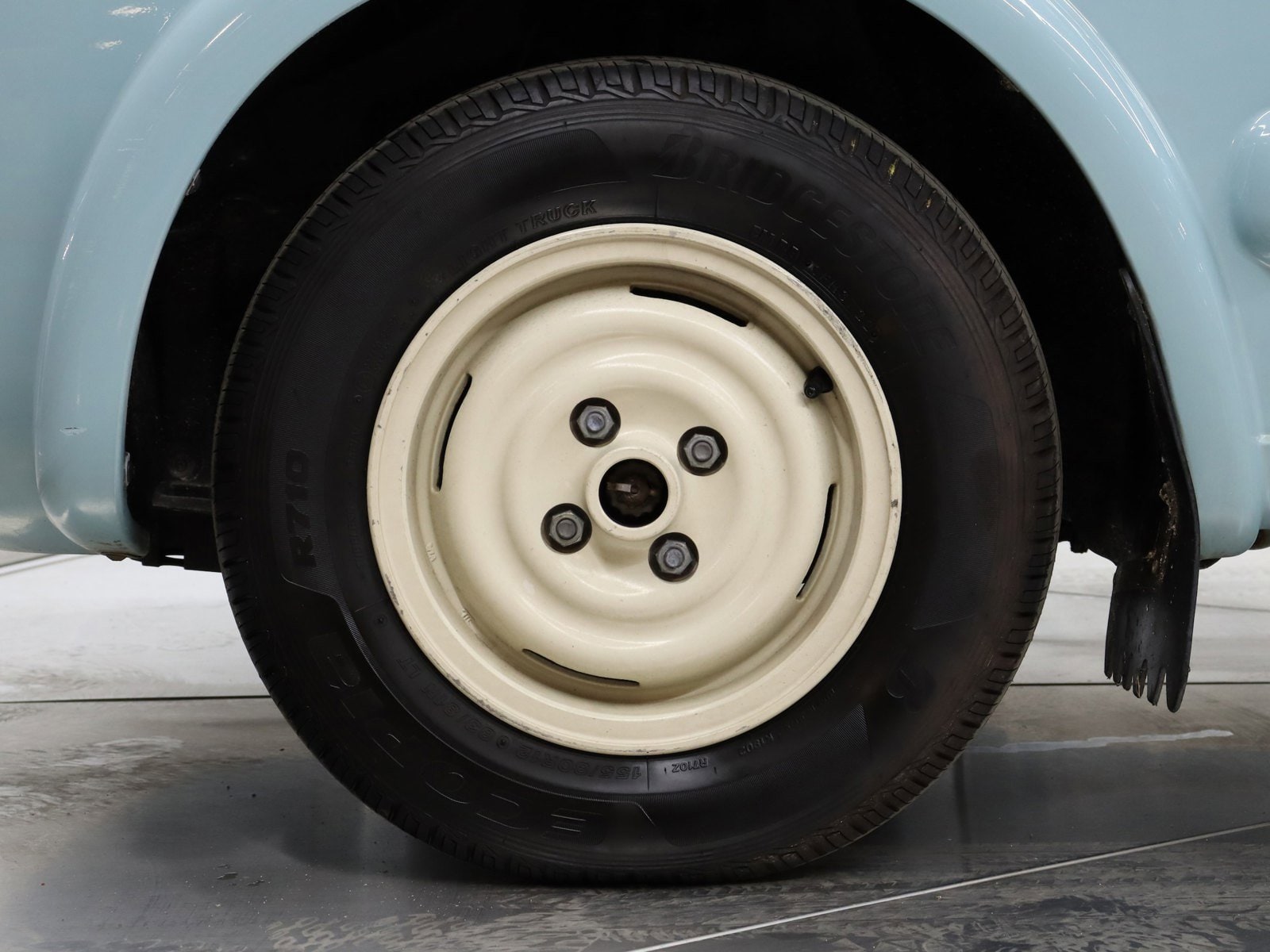 1990 Nissan Pao 27