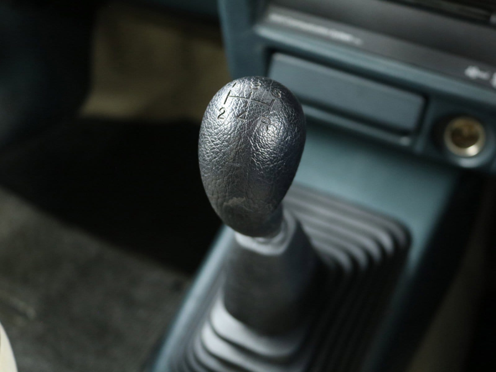 1999 Mitsubishi Pajero 17