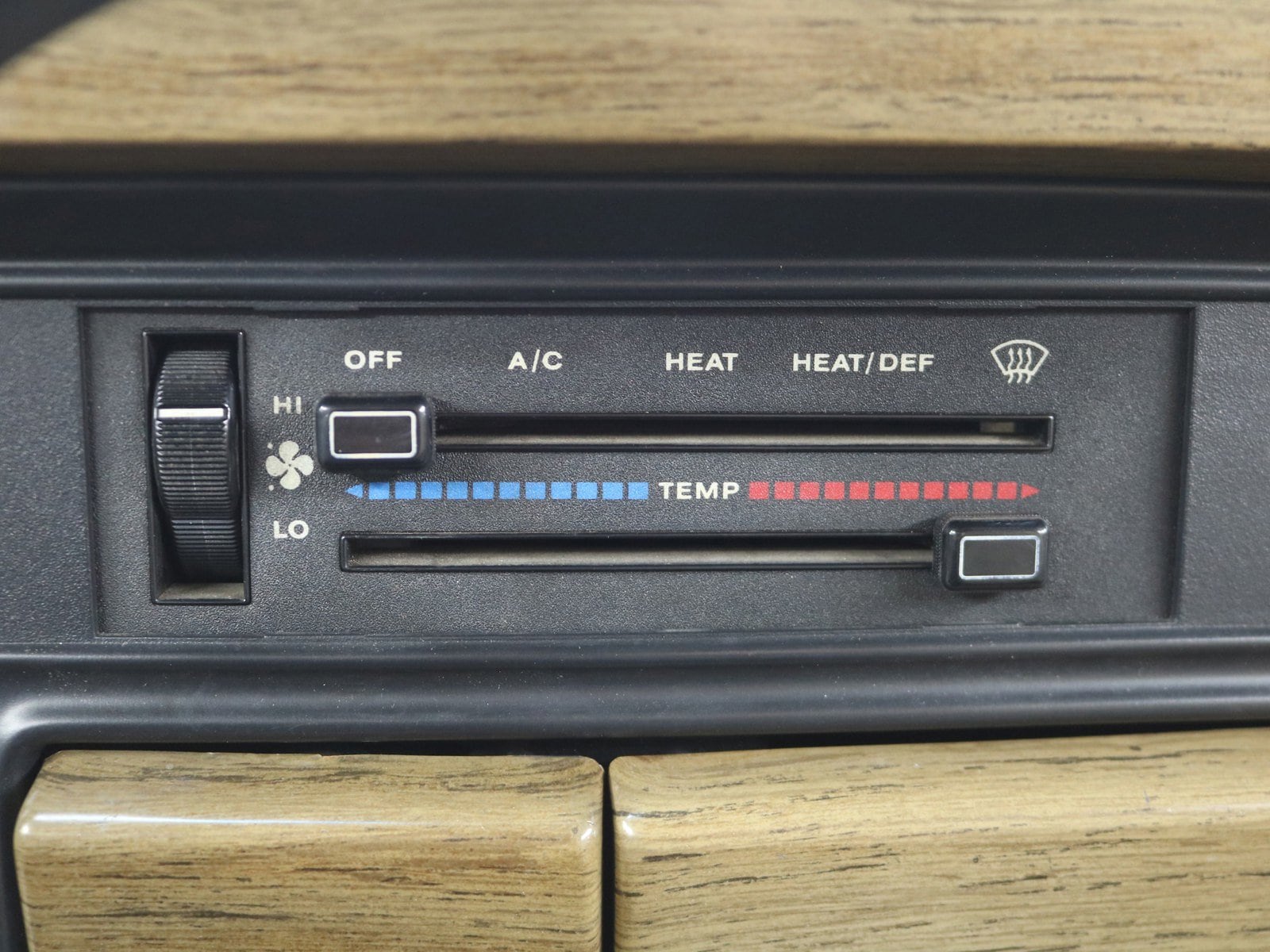 1991 Jeep Grand Wagoneer 12