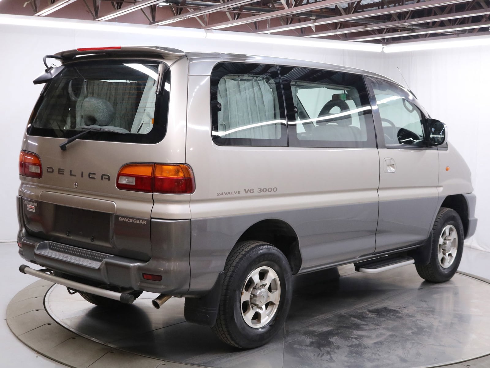 1997 Mitsubishi Delica 7