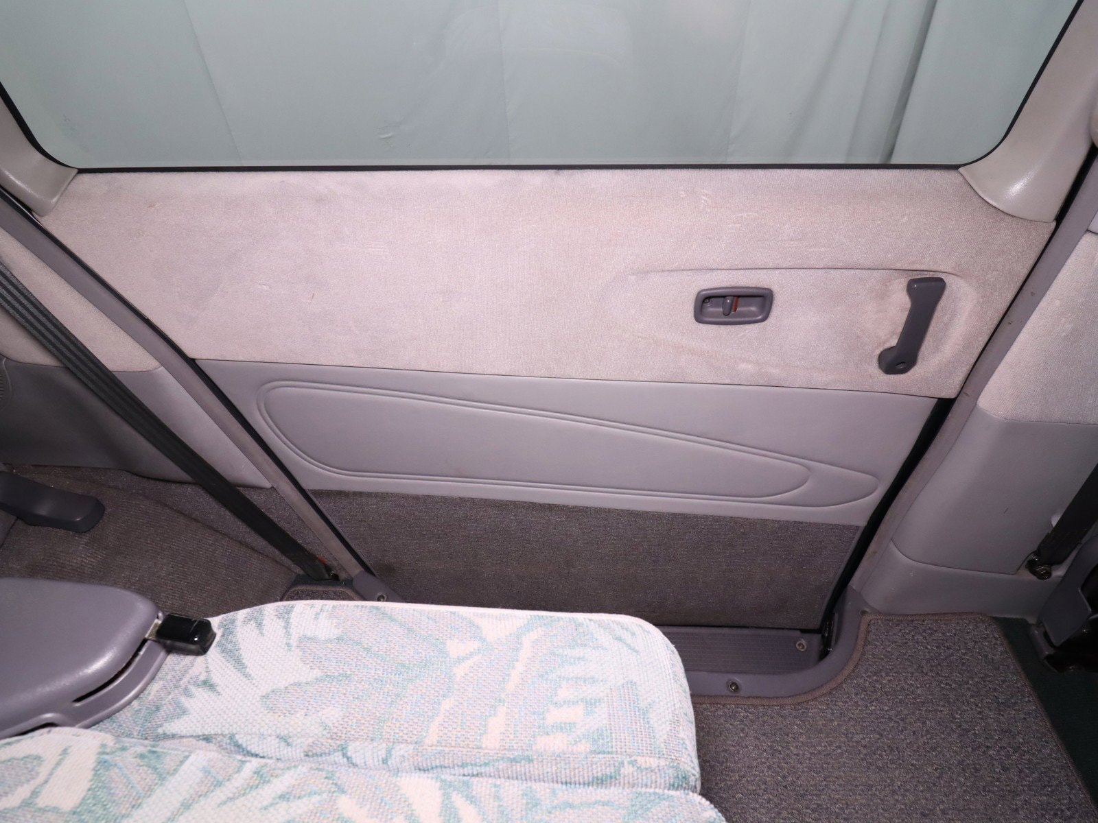 1998 Mitsubishi Delica 23