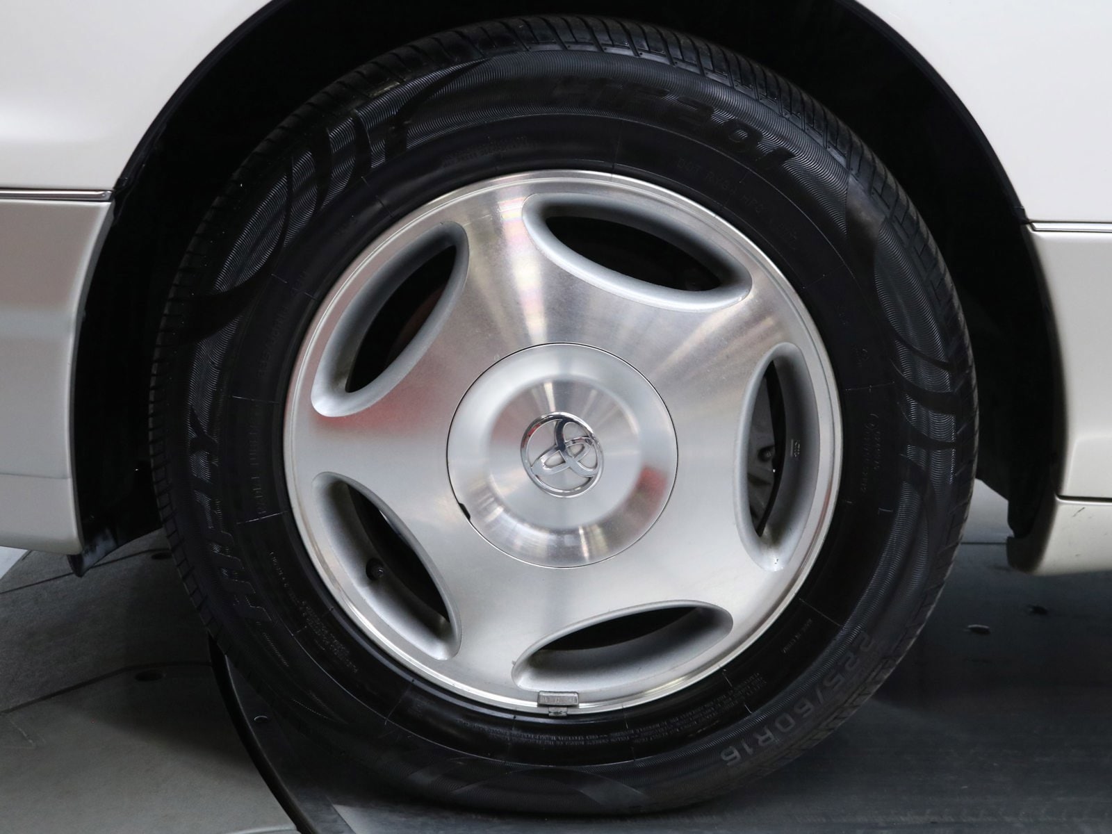 1998 Toyota Celsior 27