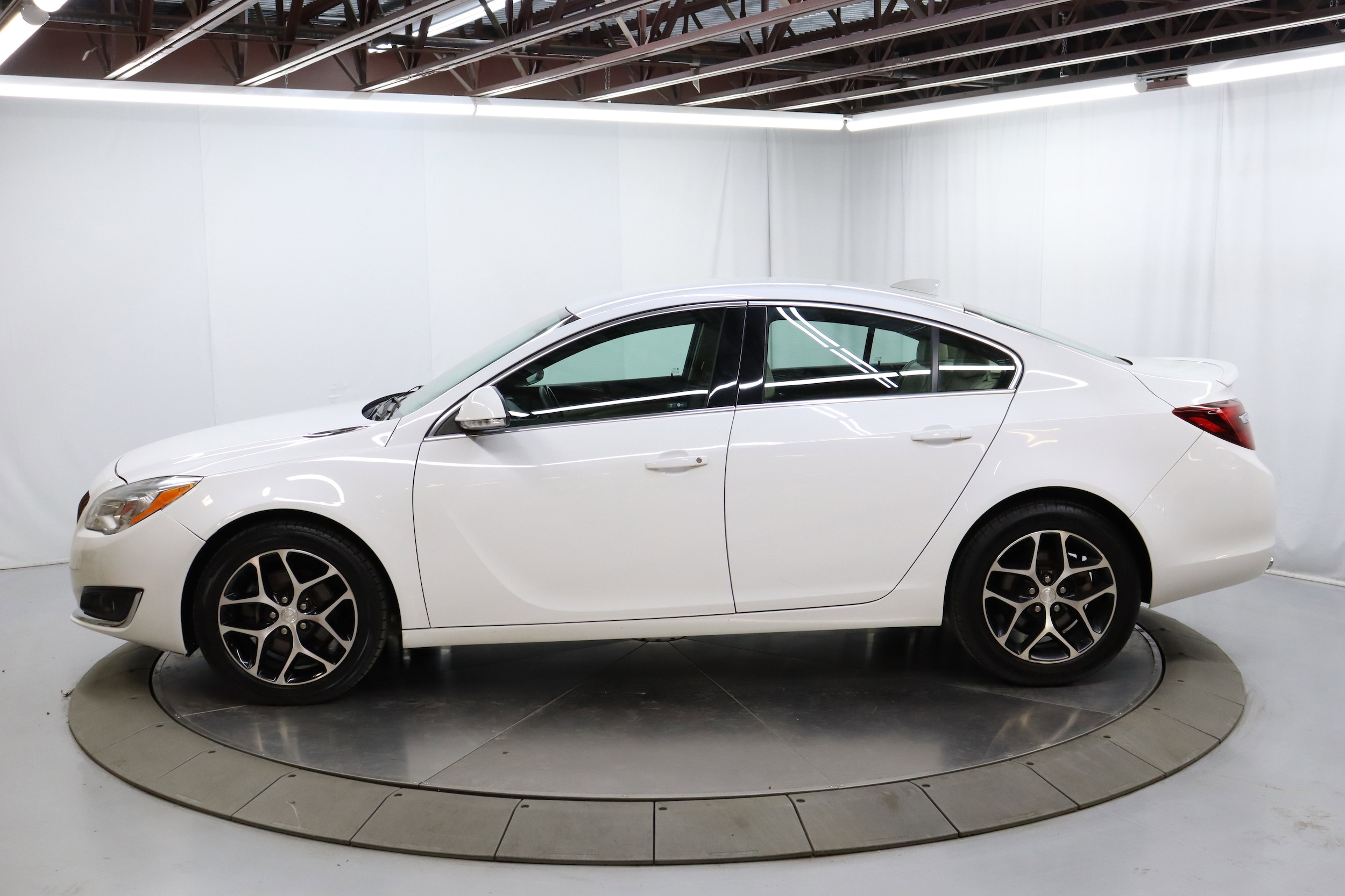 2017 Buick Regal 4