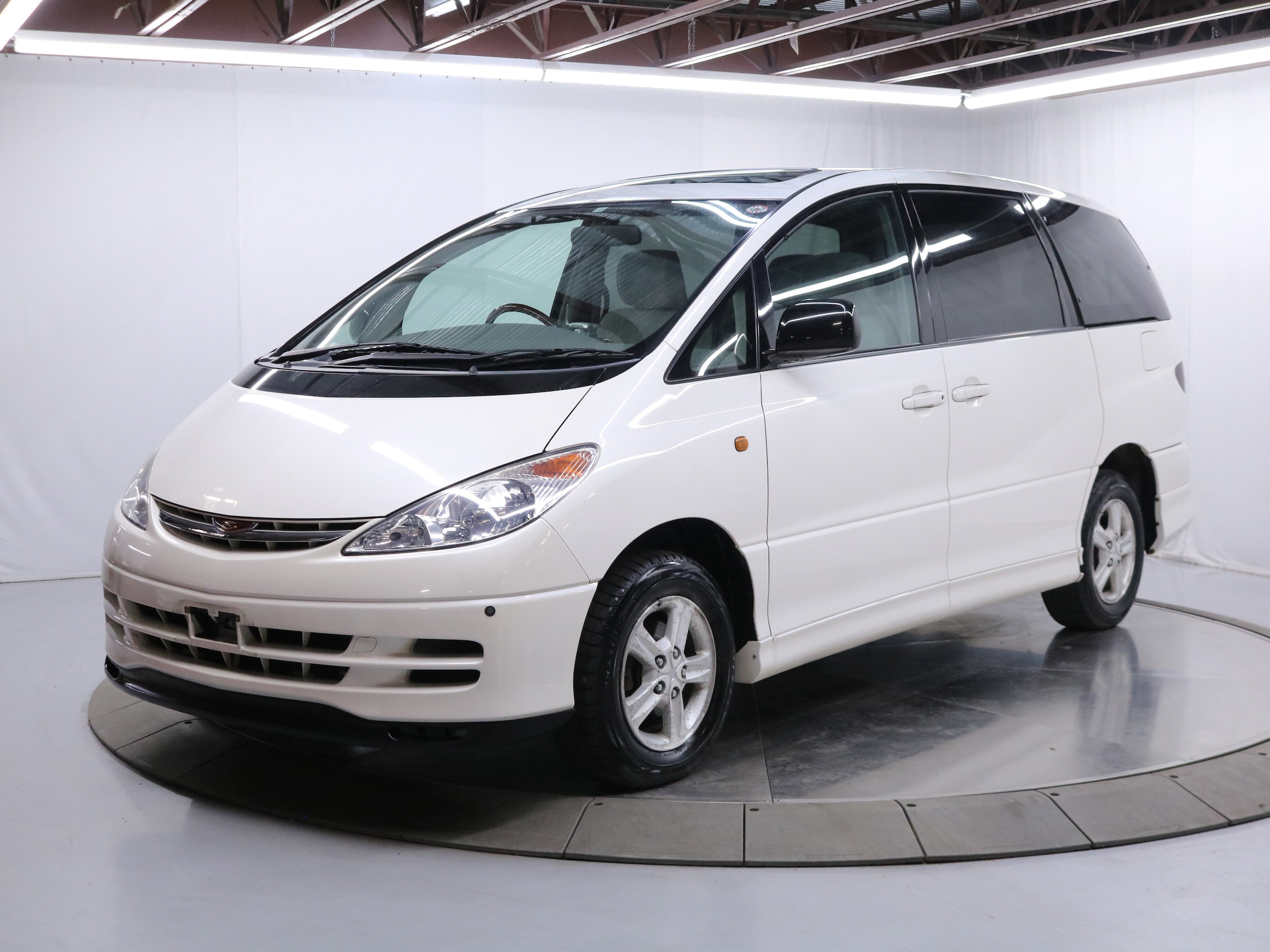 2000 Toyota Estima 2