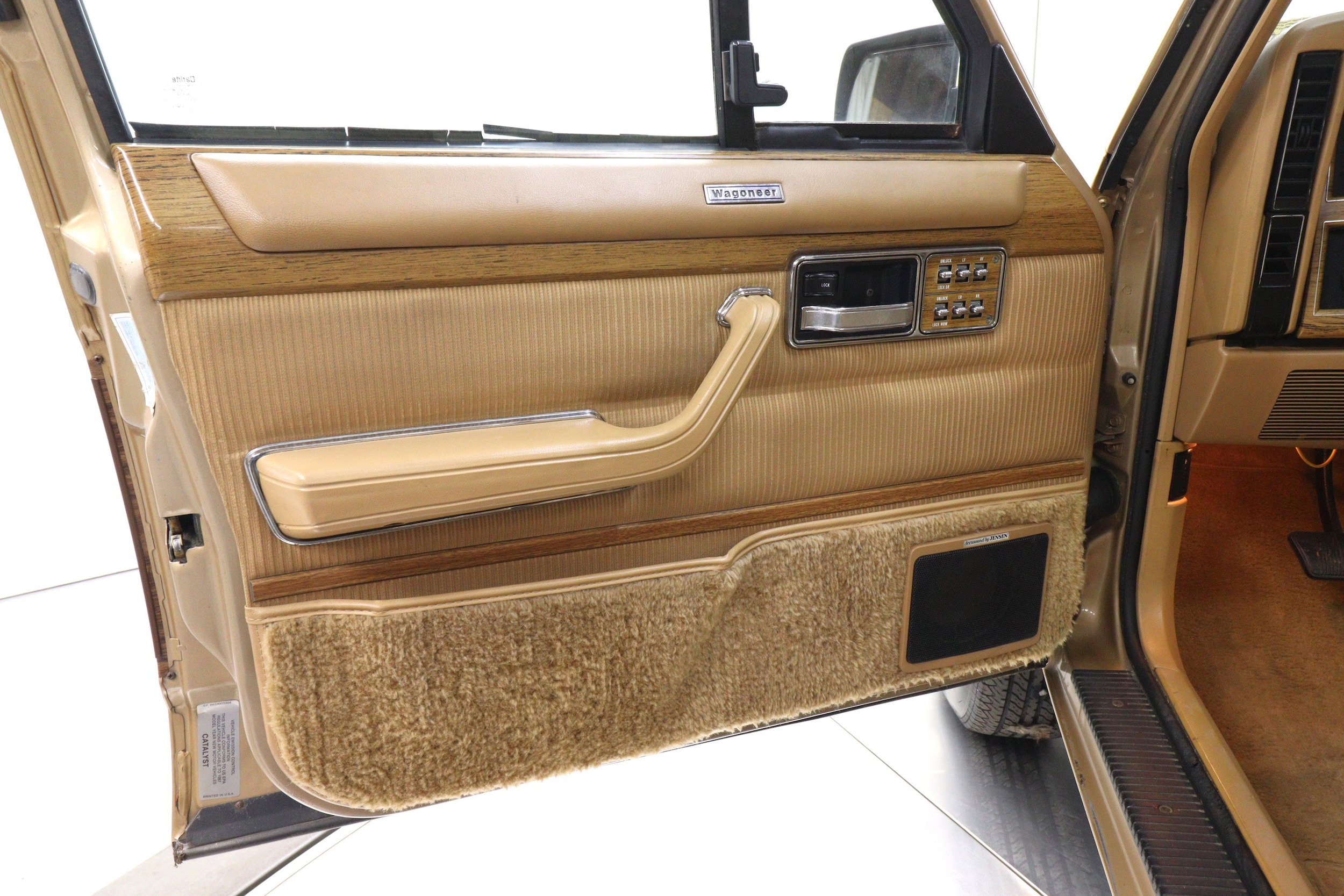 1987 Jeep Wagoneer 19