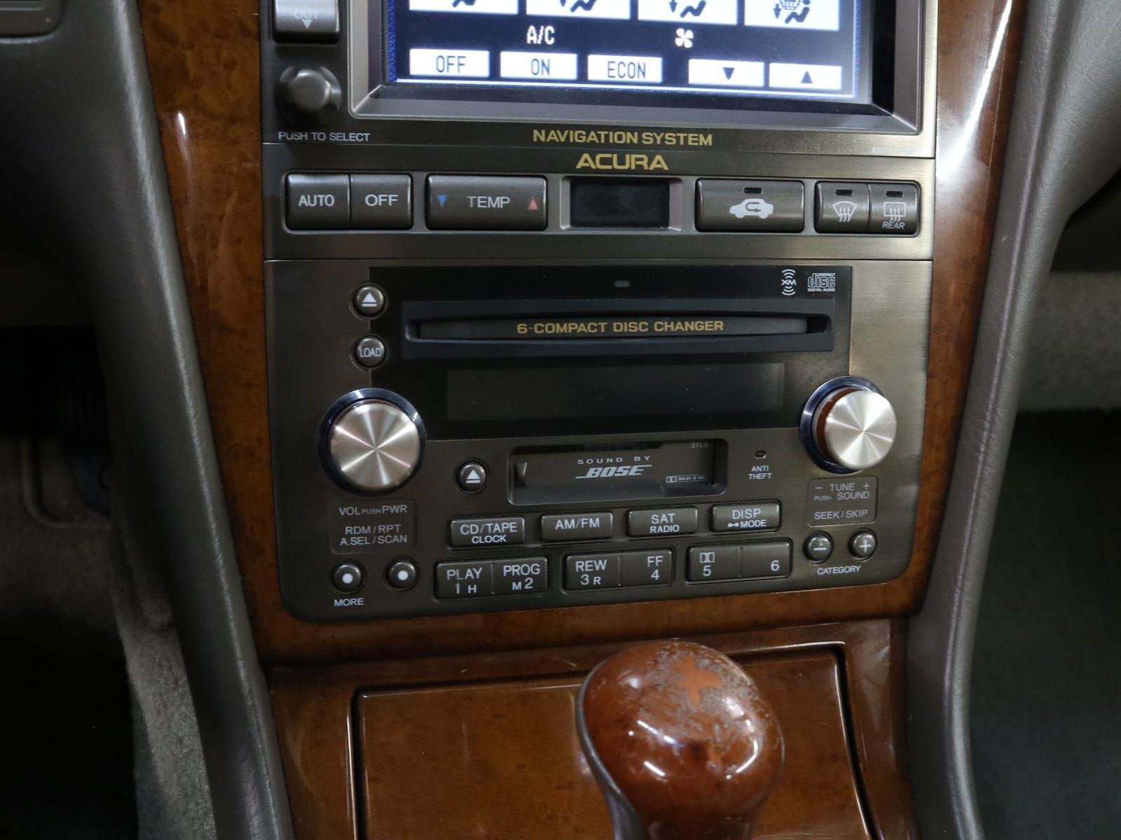 2004 Acura RL 13